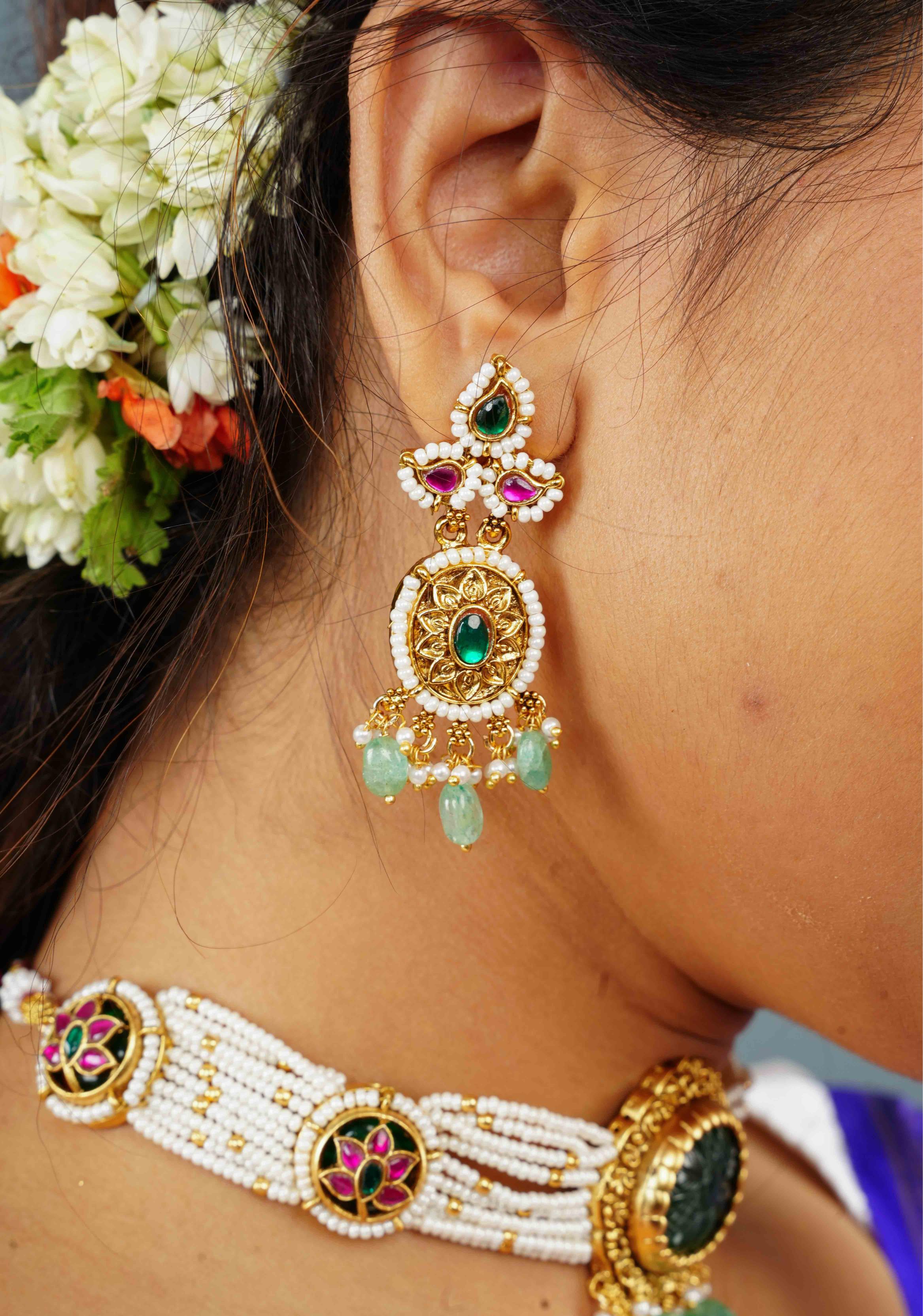 Antique Jadu Choker Set With Green Carved Stone | Shobitam Jewelry