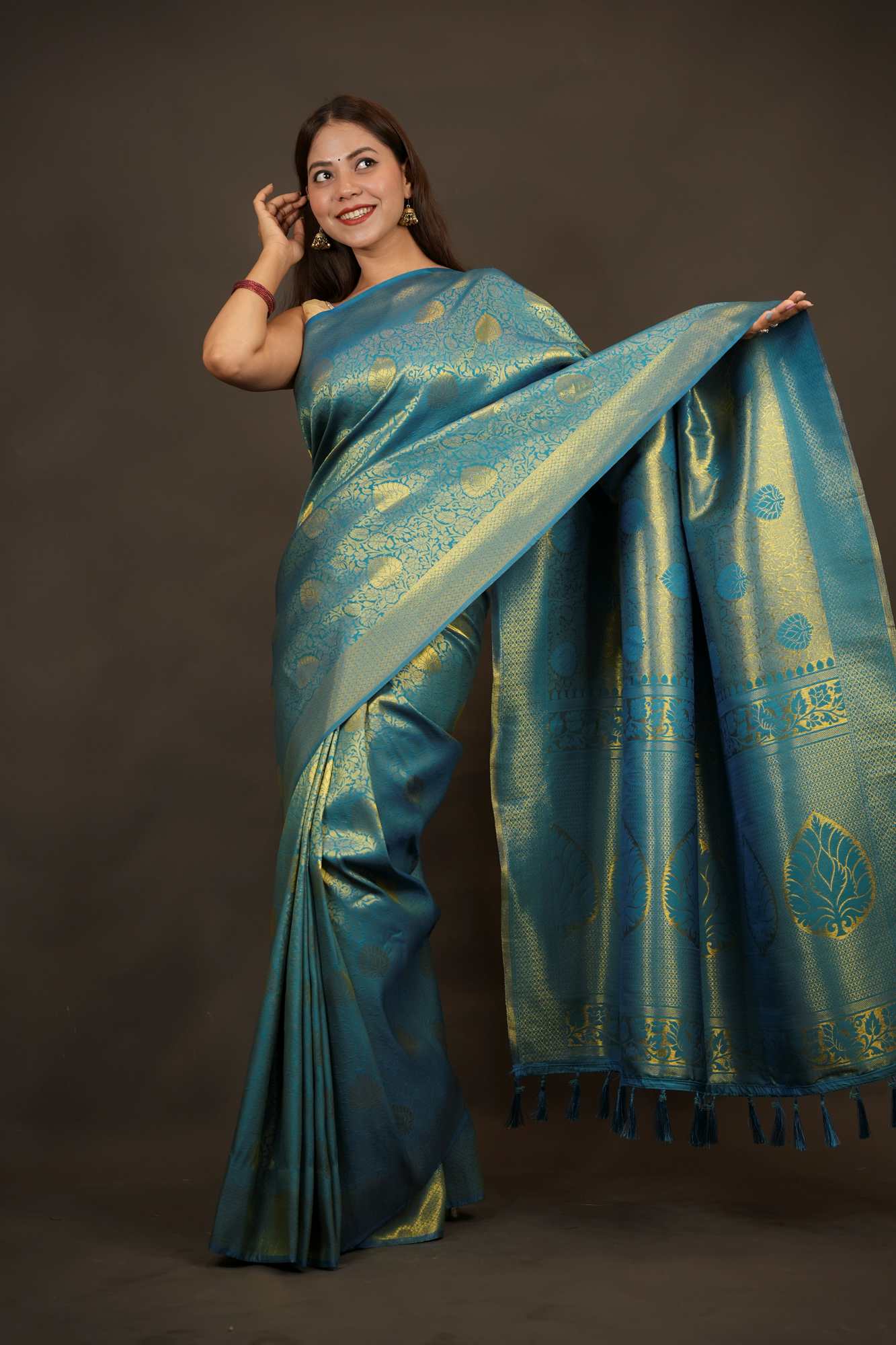 Traditional Kanjivaram with grand pallu and self weaving dhoop chaanv zari work prestitched saree