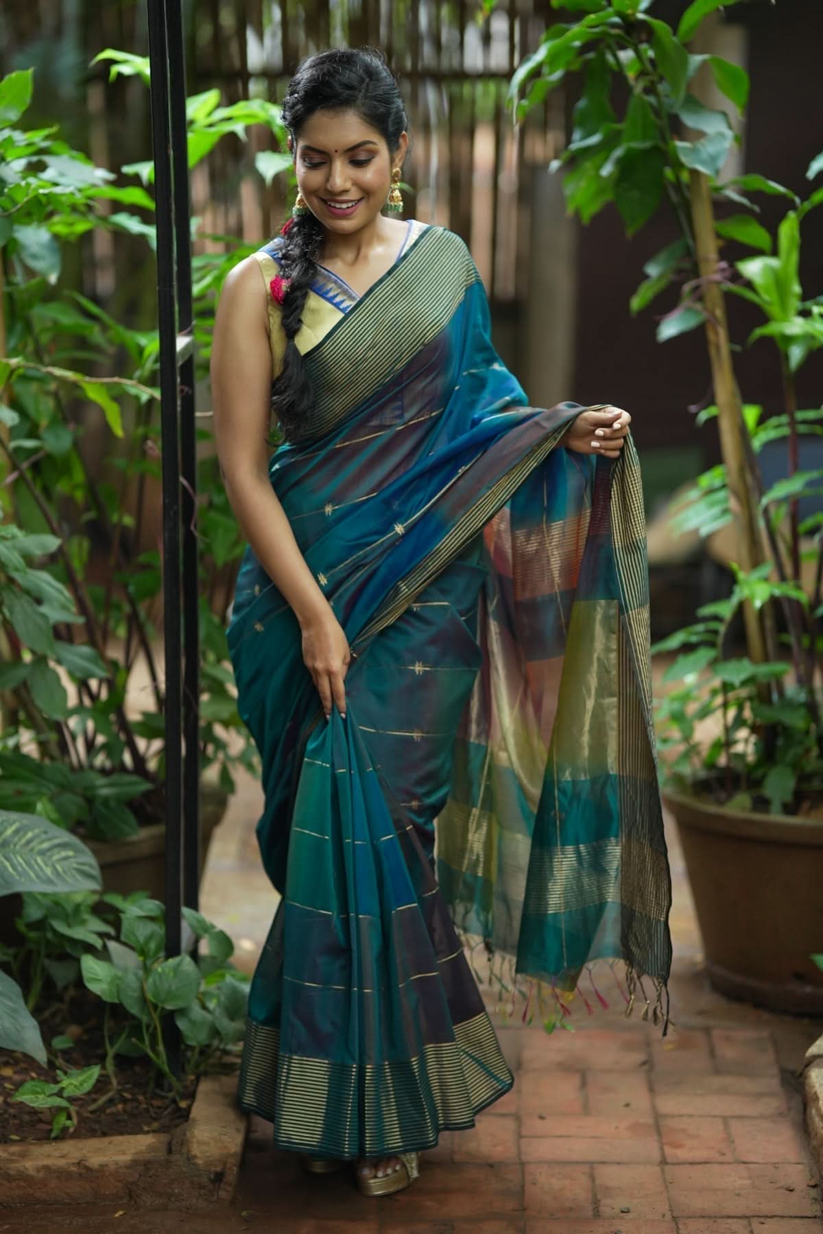 Peacock Green Ombre Handwoven Zari Stripes Maheshwari Silk Cotton Saree | Shobitam
