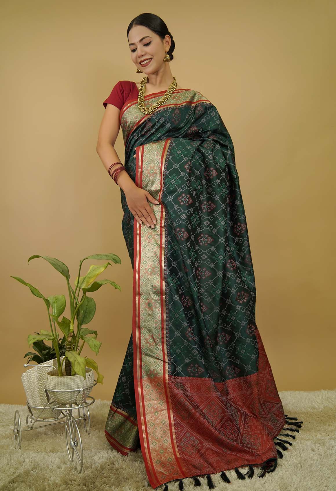 Green Kanjivaram Patola Silk Saree With Red &  Golden Zari Bordar Wrap in 1 minute Saree