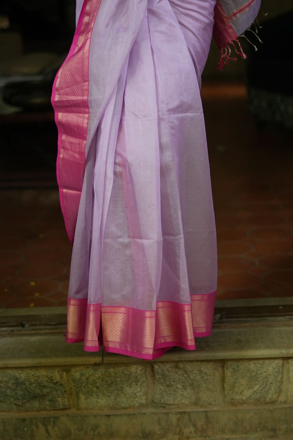 Handwoven Maheshwari silk cotton saree in Lilac with Pink | Shobitam