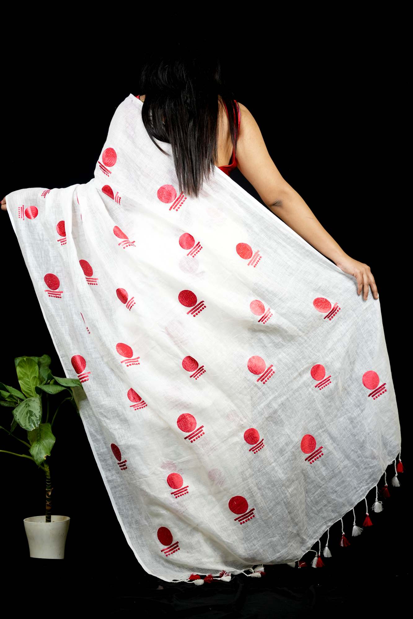 Linen with Red Geometric Motif Weave with Tassel Ready To Wear Saree
