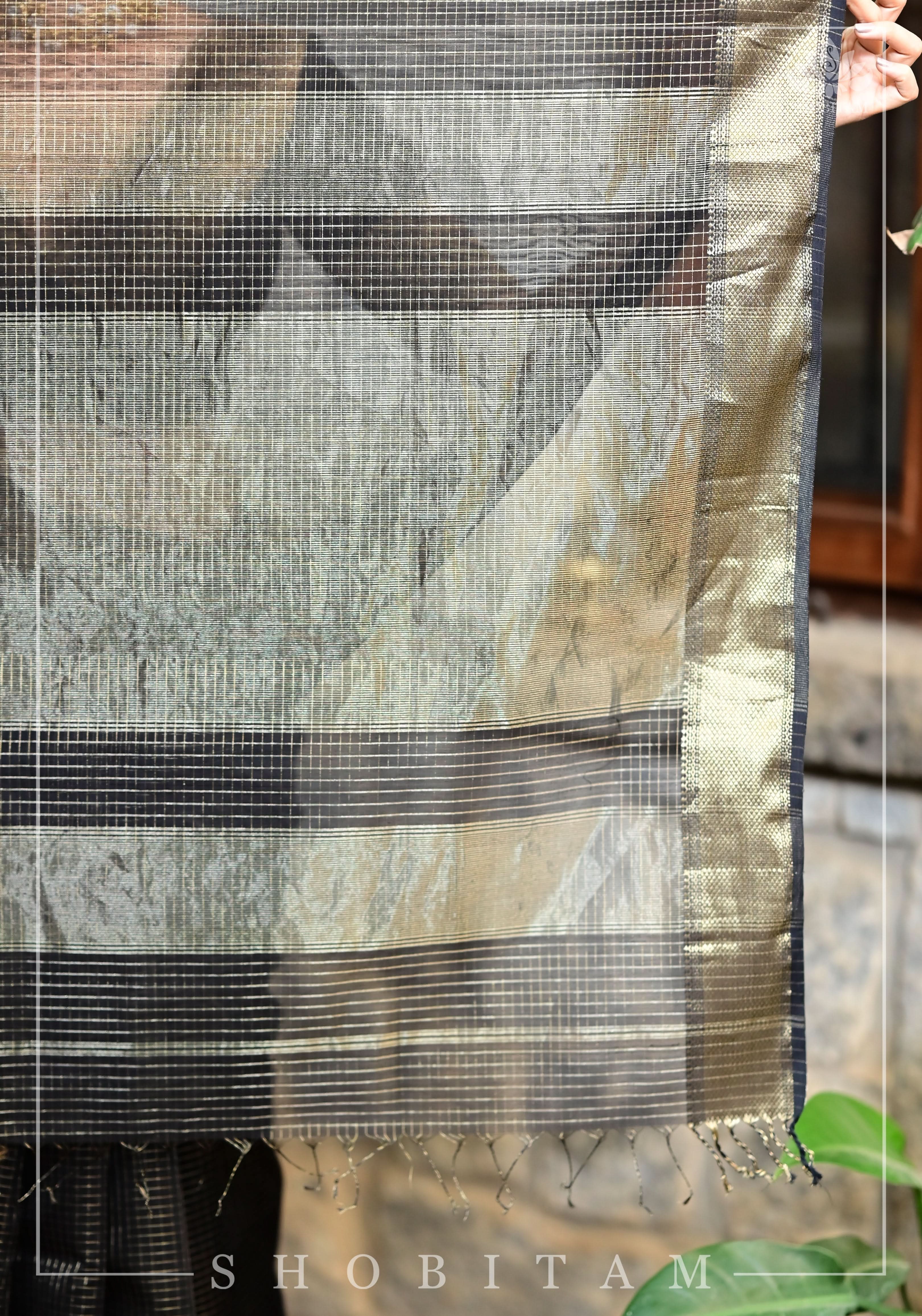 Black Handwoven Maheshwari Silk Cotton Zari Checks Saree | Shobitam