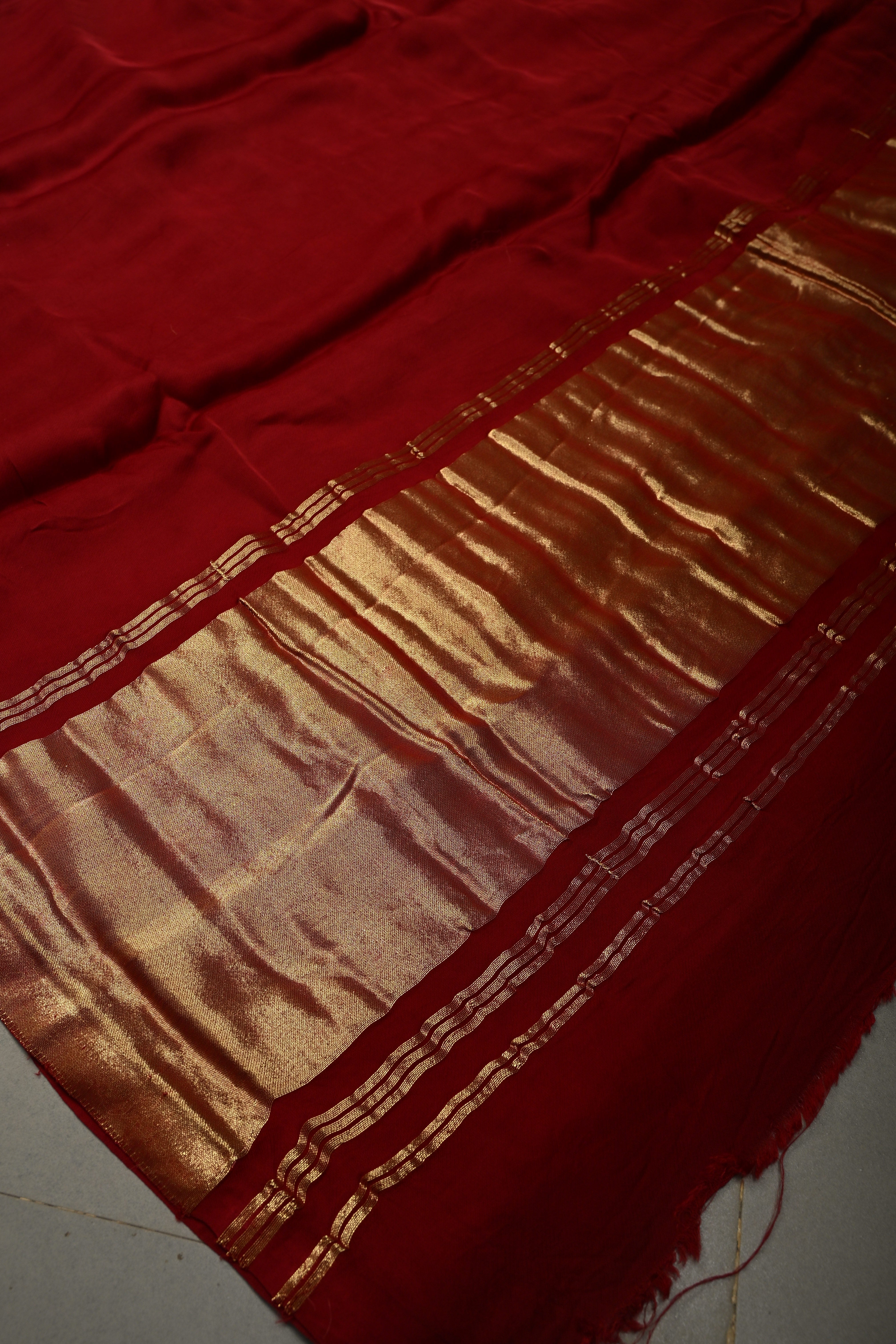 Burgundy Borderless Modal Silk Saree with Lagda Patta Crushed Tissue Pallu