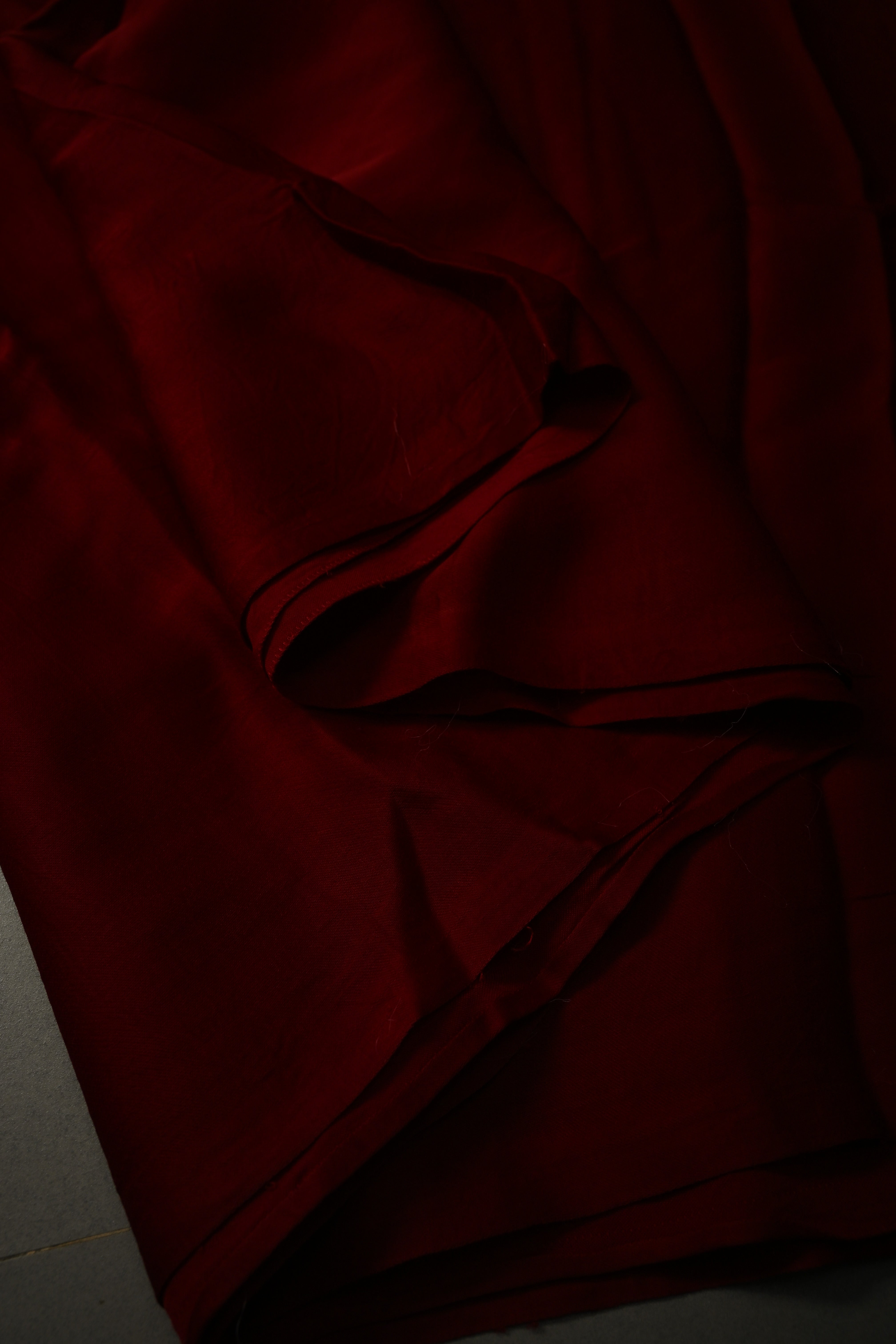 Burgundy Borderless Modal Silk Saree with Lagda Patta Crushed Tissue Pallu