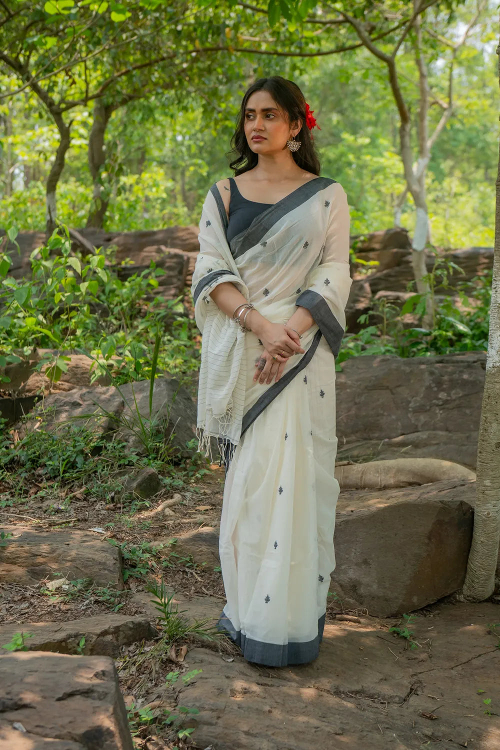 Handloom Off White and Black Soft Cotton Jamdani Saree | Shobitam
