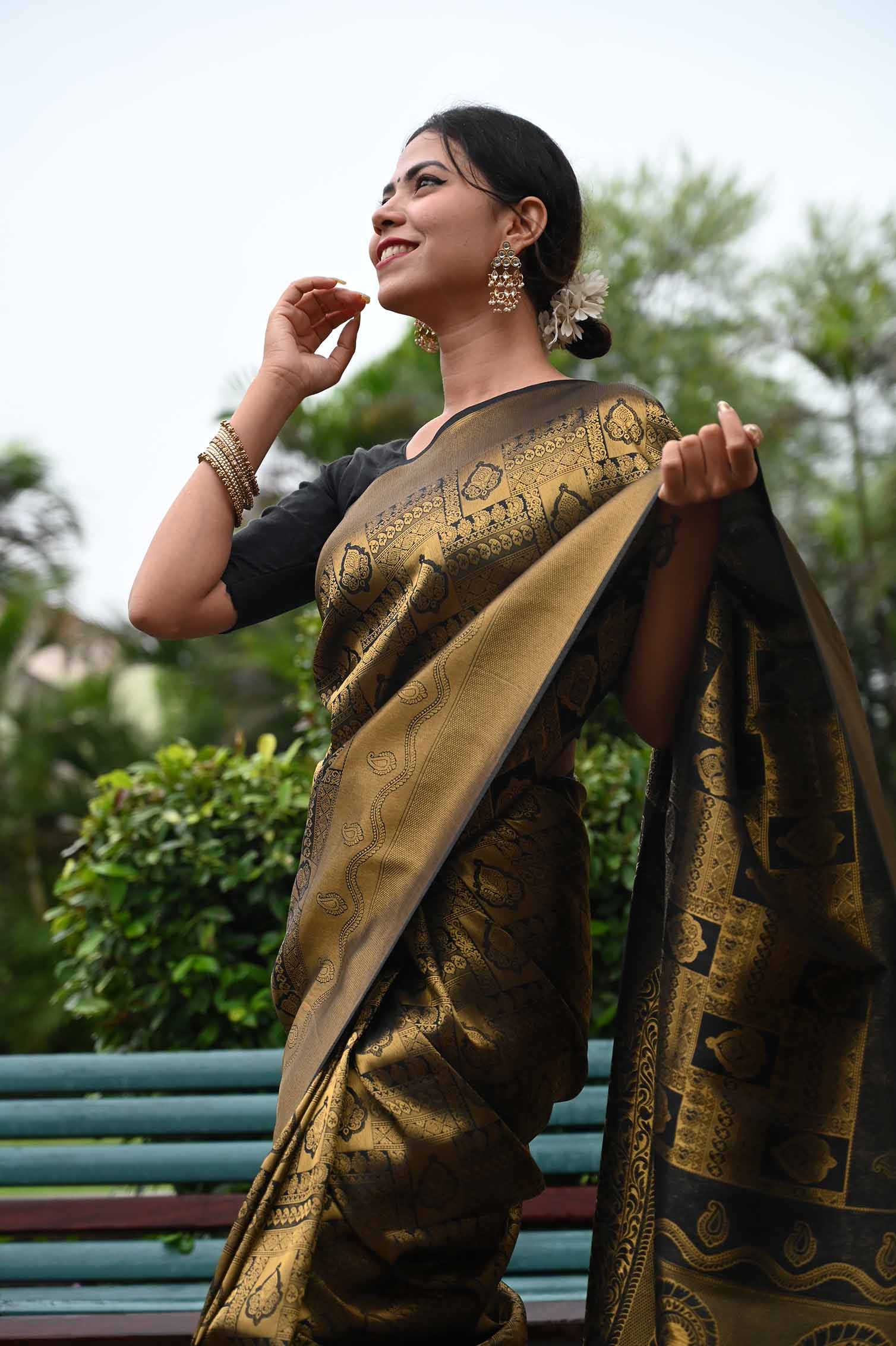 Greyish Gold Dhopp Chaanv Woven Traditional Kanchipuram Wrap in 1 minute saree - Isadora Life