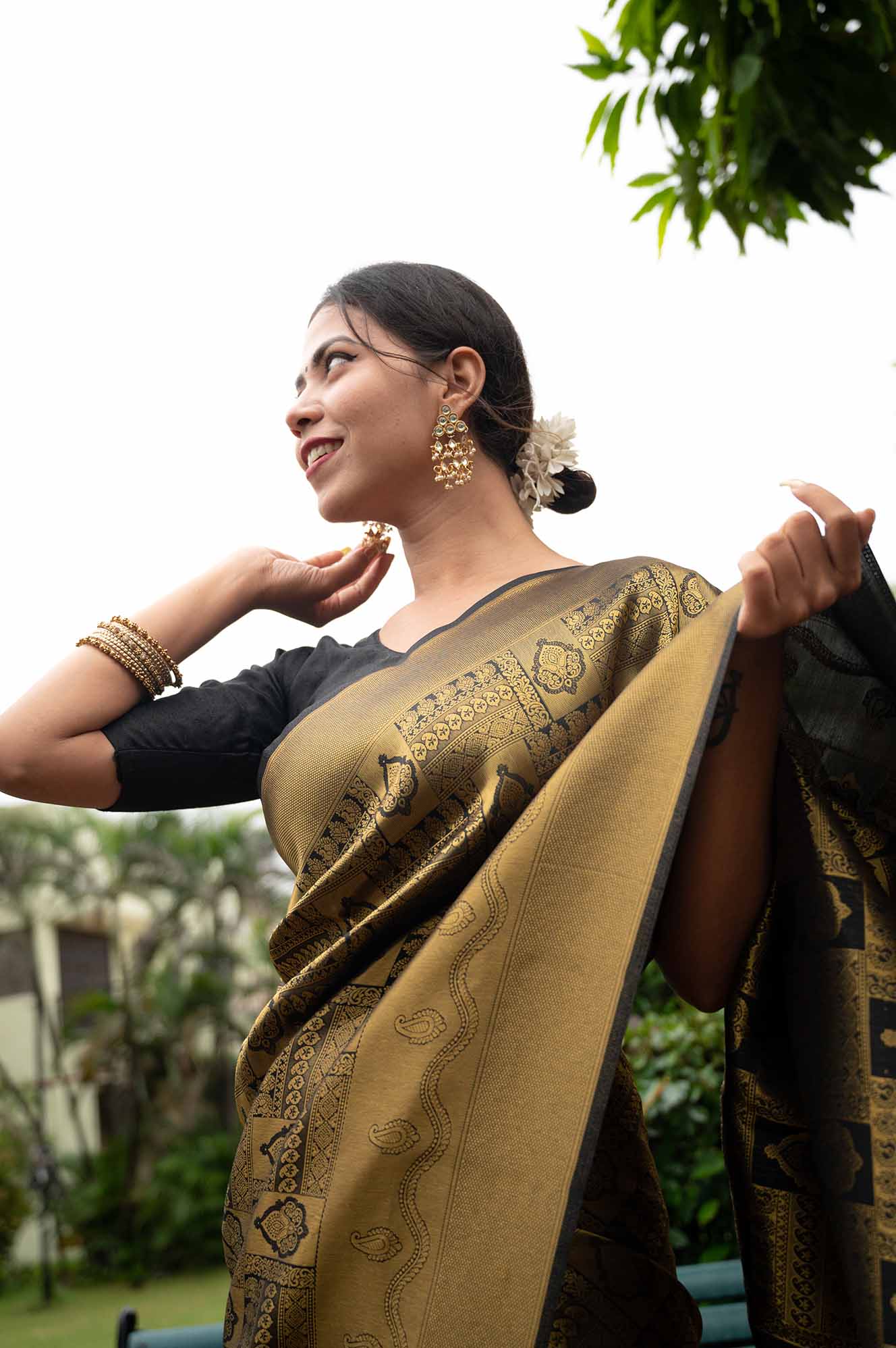 Greyish Gold Dhopp Chaanv Woven Traditional Kanchipuram Wrap in 1 minute saree - Isadora Life