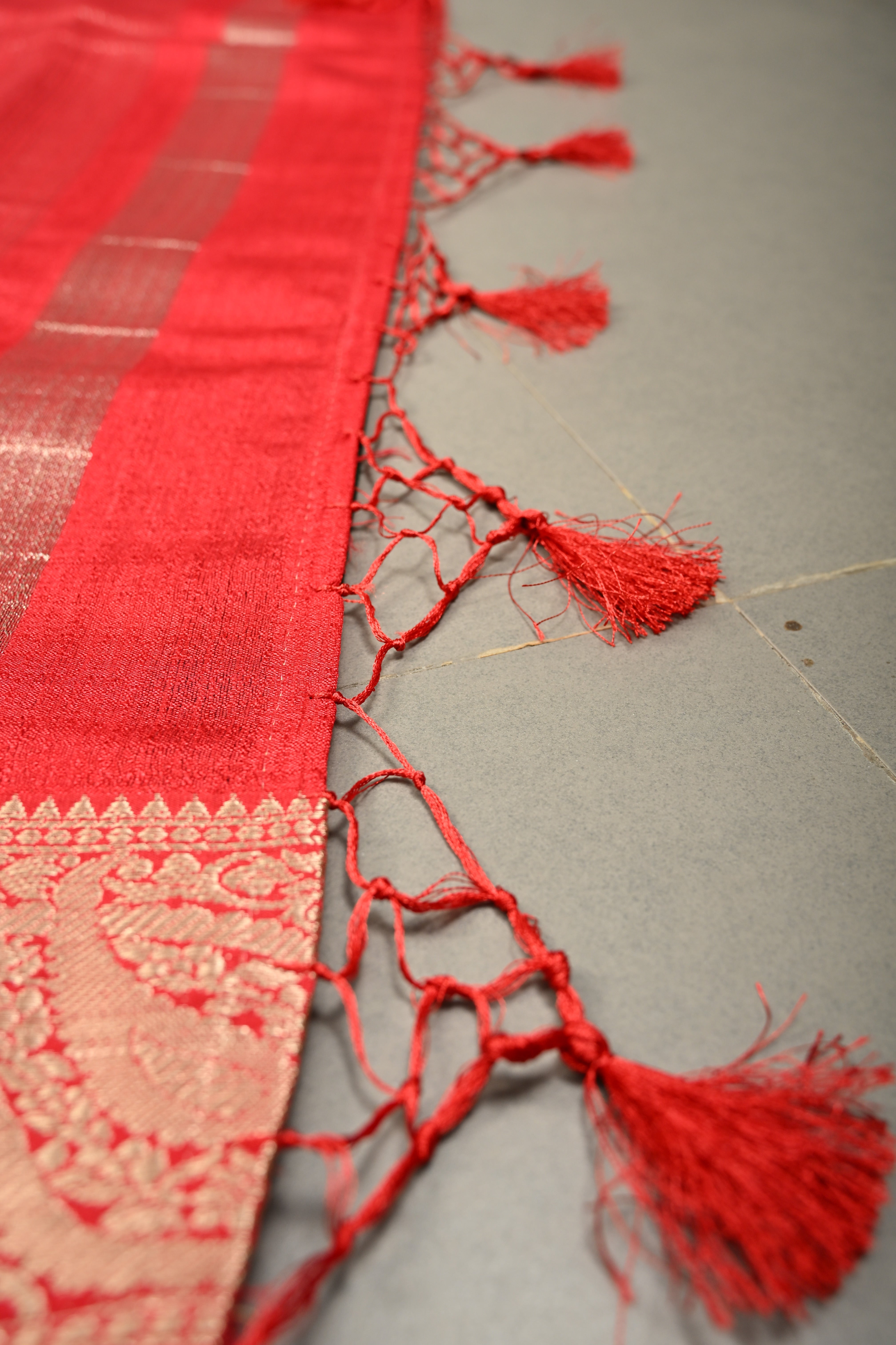 Bottle Green Semi Tussar Saree with Contrast Zari Border | Shobitam