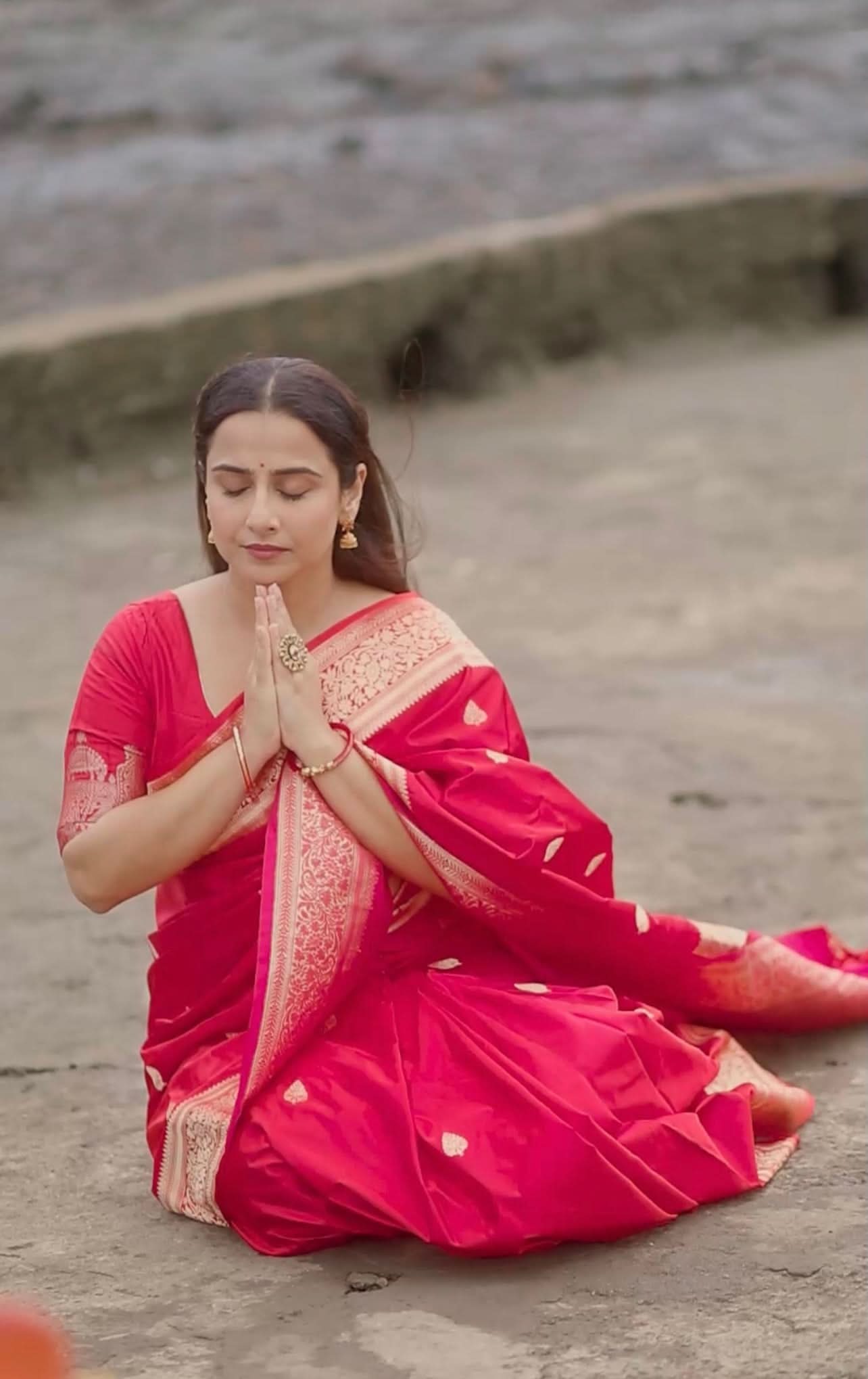 Red Banarasi Mashru Silk Saree with Damask Buttas and Zari Border | SILK MARK CERTIFIED | Shobitam