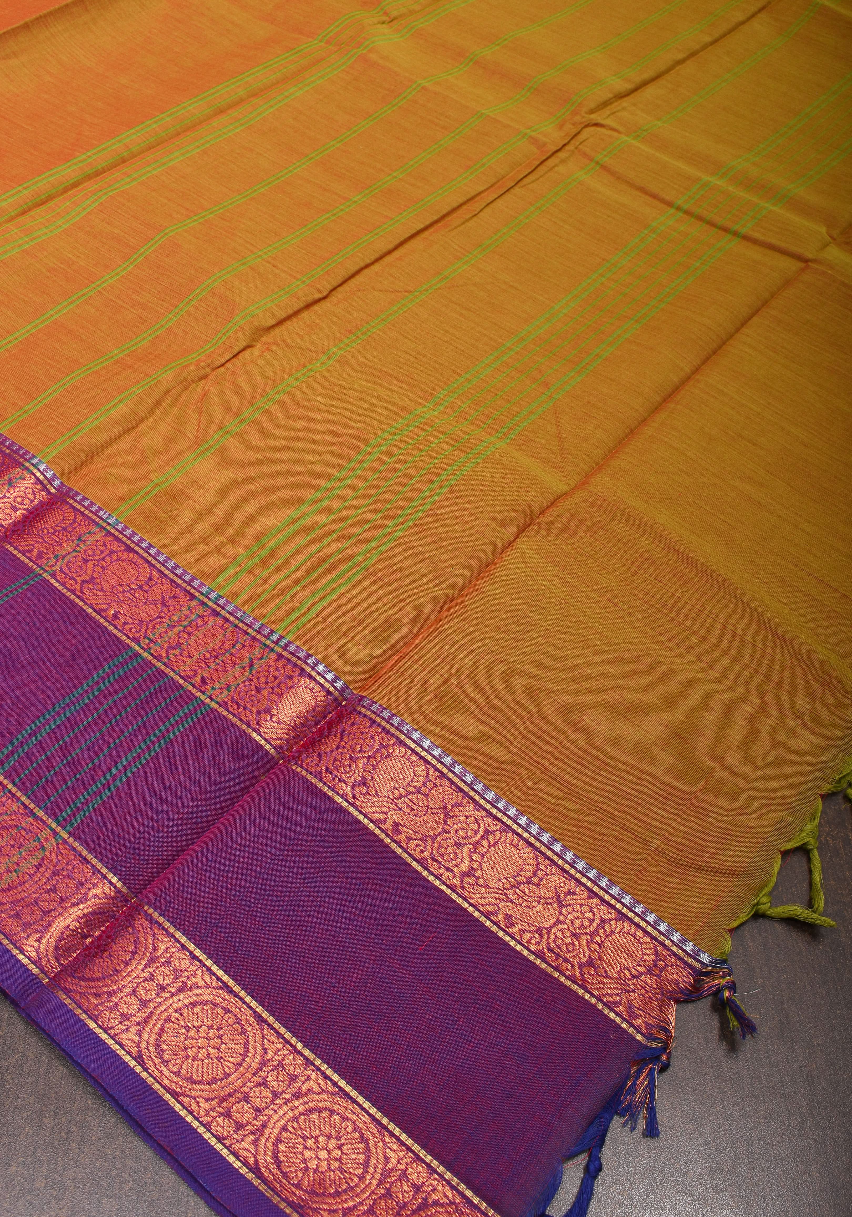 Green-Red Dual tone Kanchi Cotton Saree with Ganga Jamuna zari border, No Blouse piece | Shobitam