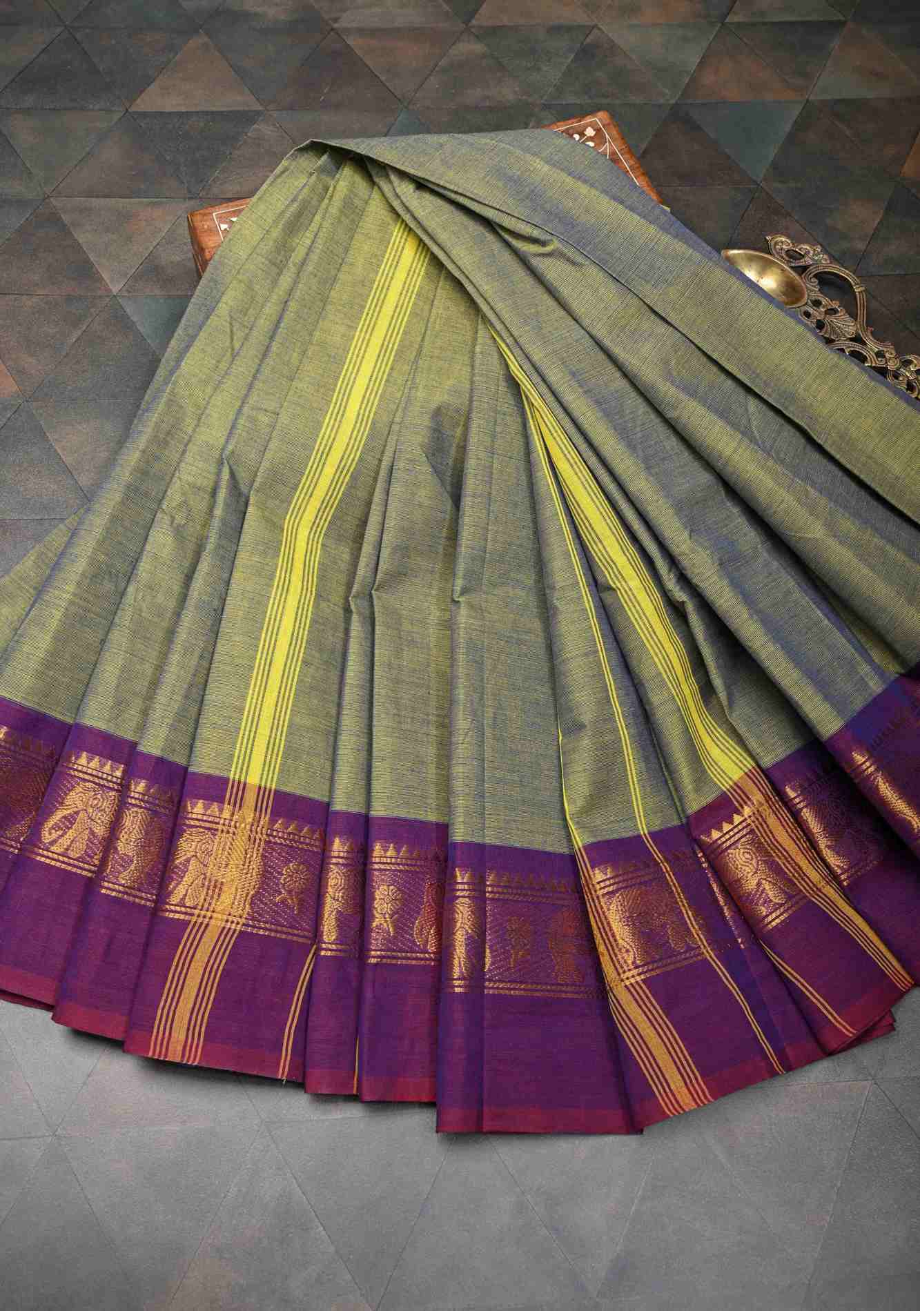 Green Kanchi Cotton Saree With Zari borders | No Blouse piece