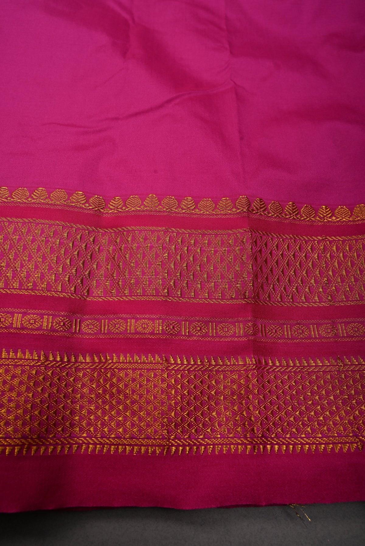 Mehendi Green Dual Tone Ilkal Semi Silk Bagalkote Saree Vertical Stripes and Contrast Zari Border | SHOBITAM