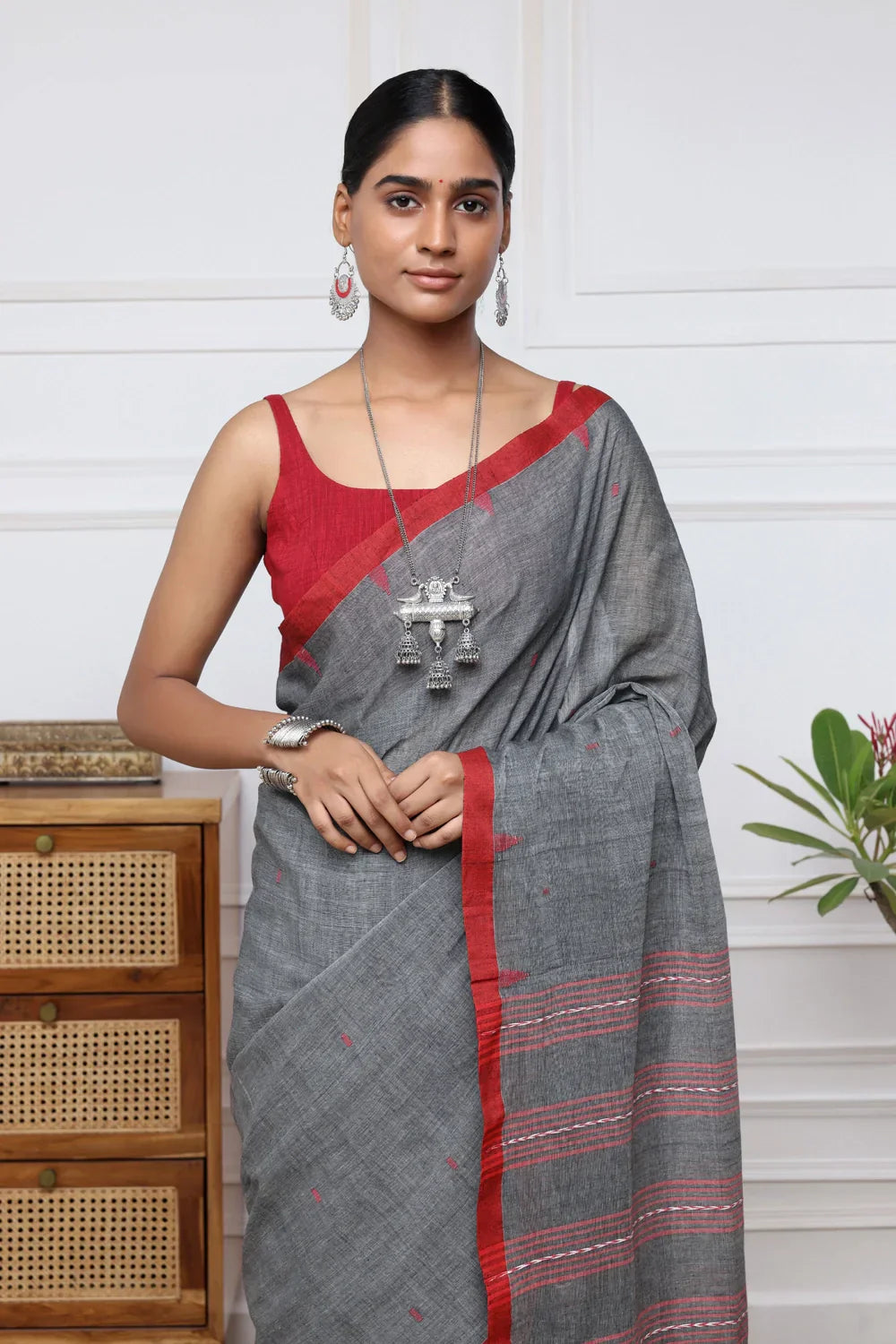 Handloom Grey Mul Cotton Jamdani Saree with Red Border | Shobitam