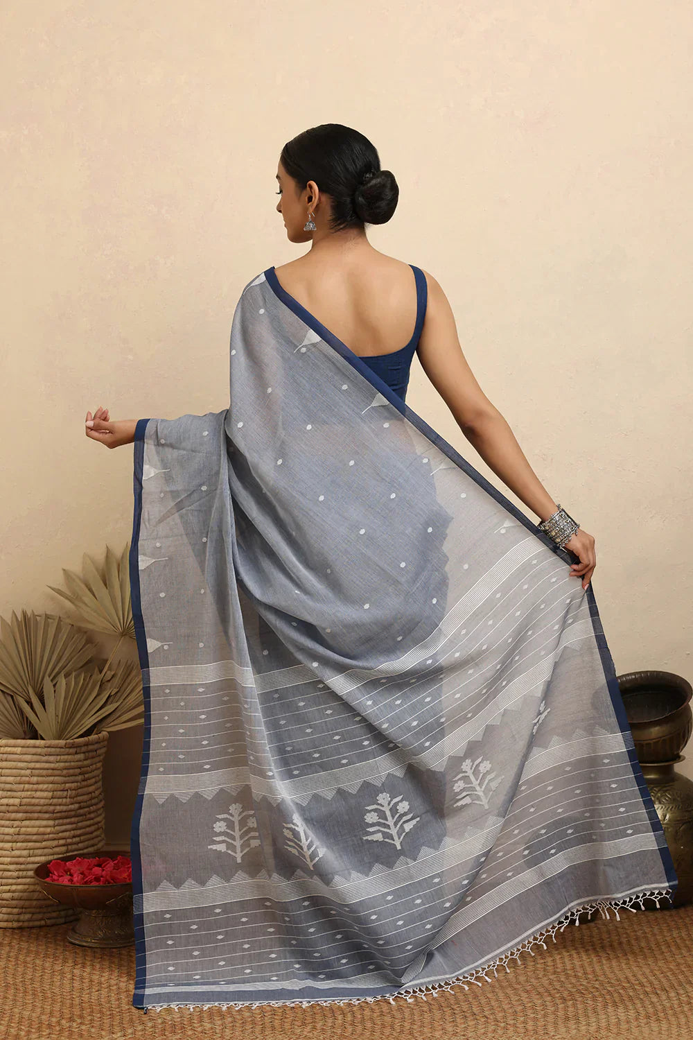 Handloom Grey Pure Cotton Jamdani Saree | Shobitam