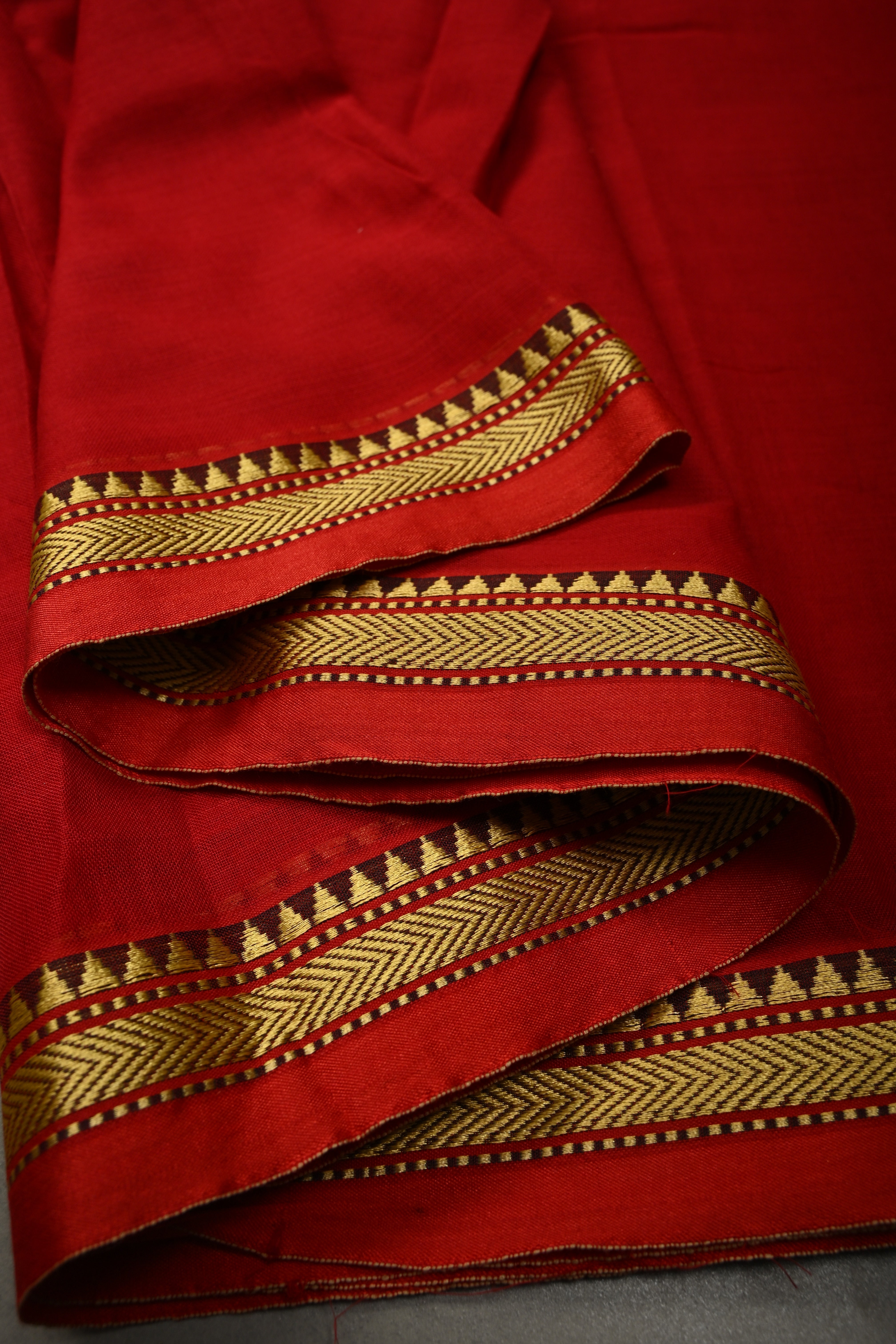 Blood Red Narayanpet Cotton Saree with Minimal Borders, No Blouse Piece