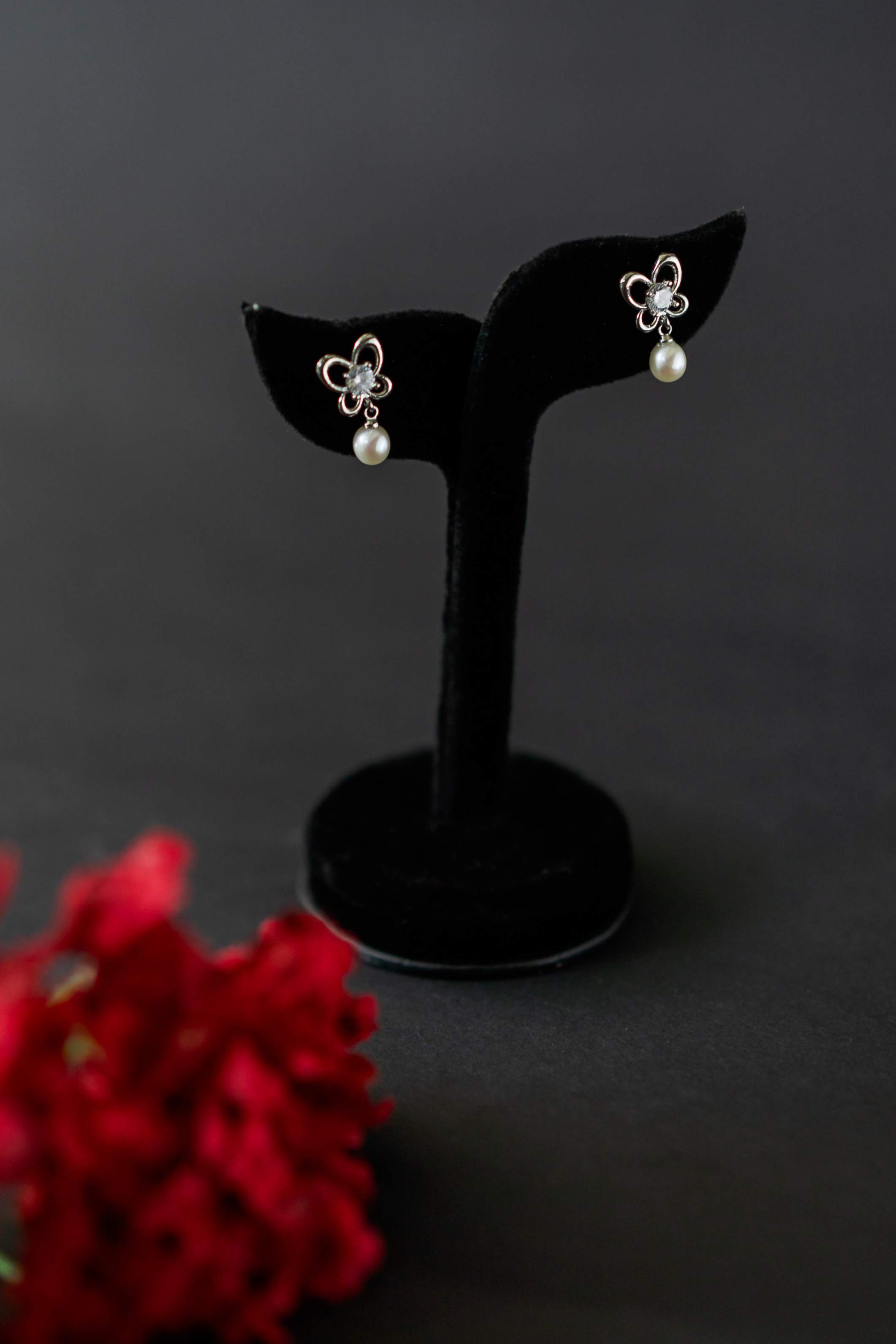 Fleur de Pearl Earrings | Shobitam