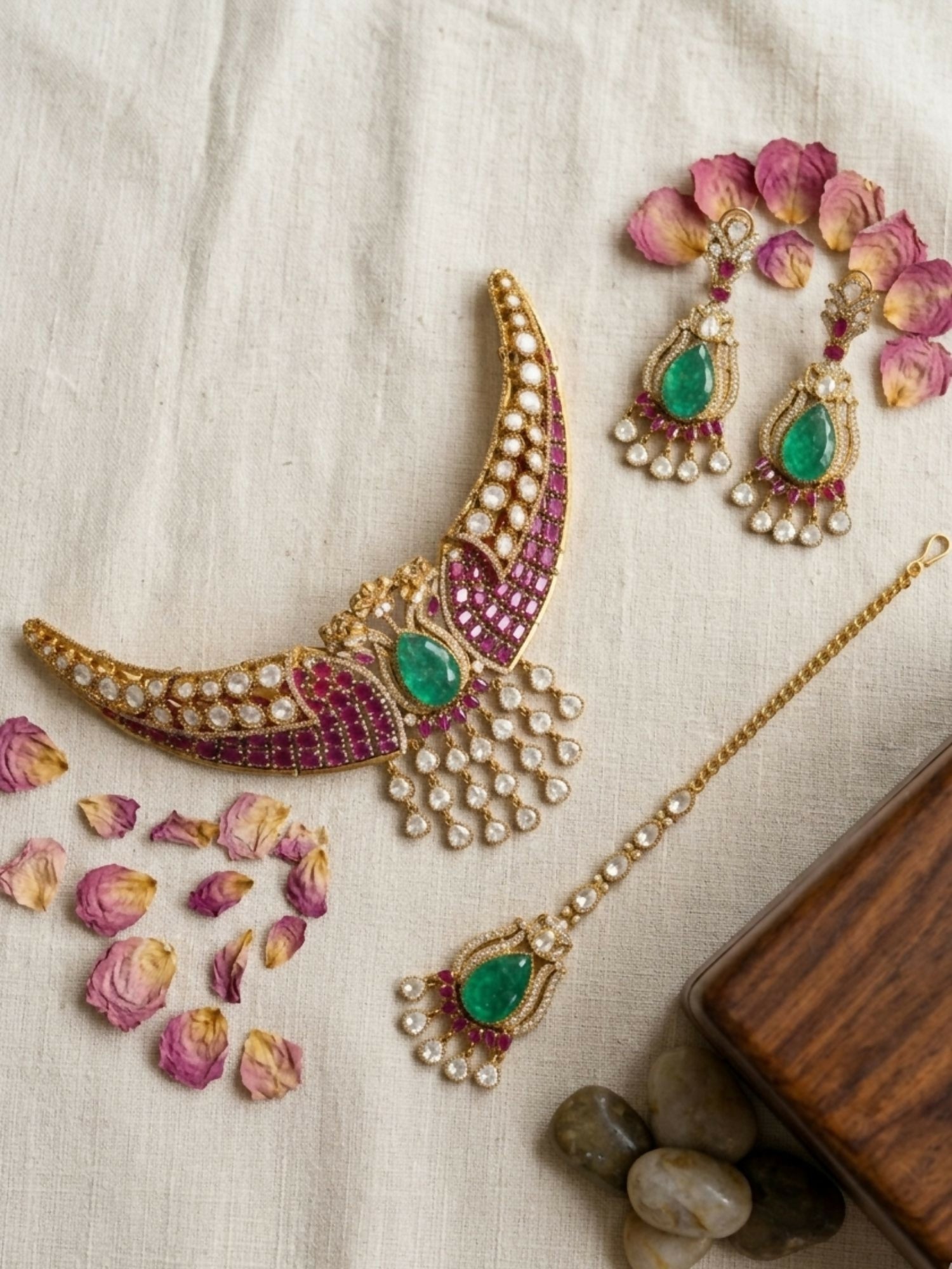 Elegant Kundan & Emerald Teardrop Choker Set with Maang Tikka | shobitam
