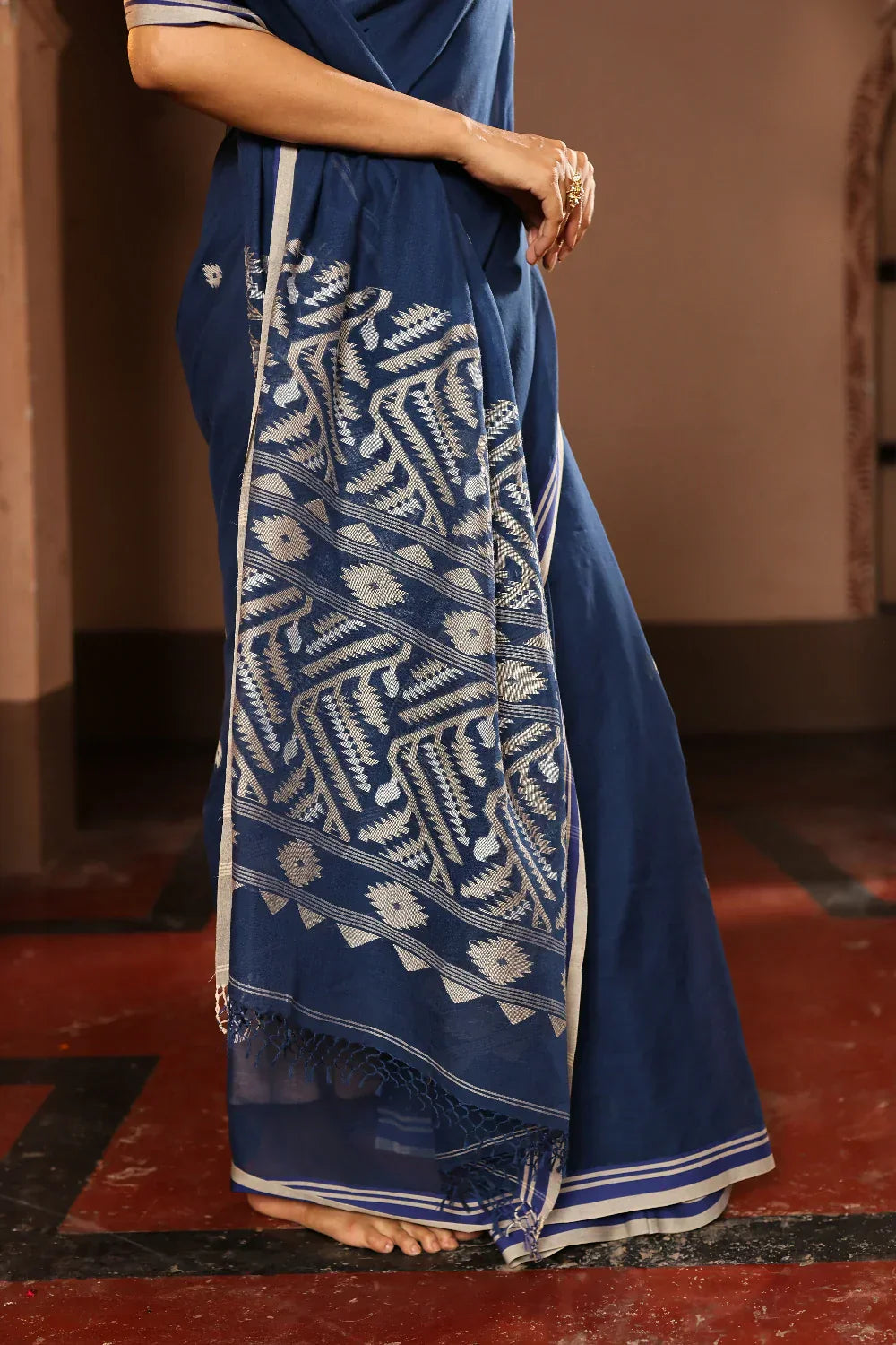 Handloom Navy Blue Pure Cotton Jamdani Saree | Shobitam