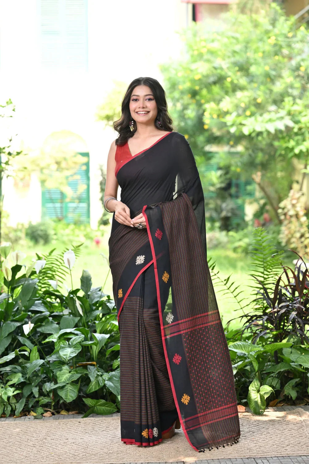 Handloom Black Soft Cotton Jamdani Saree | Shobitam