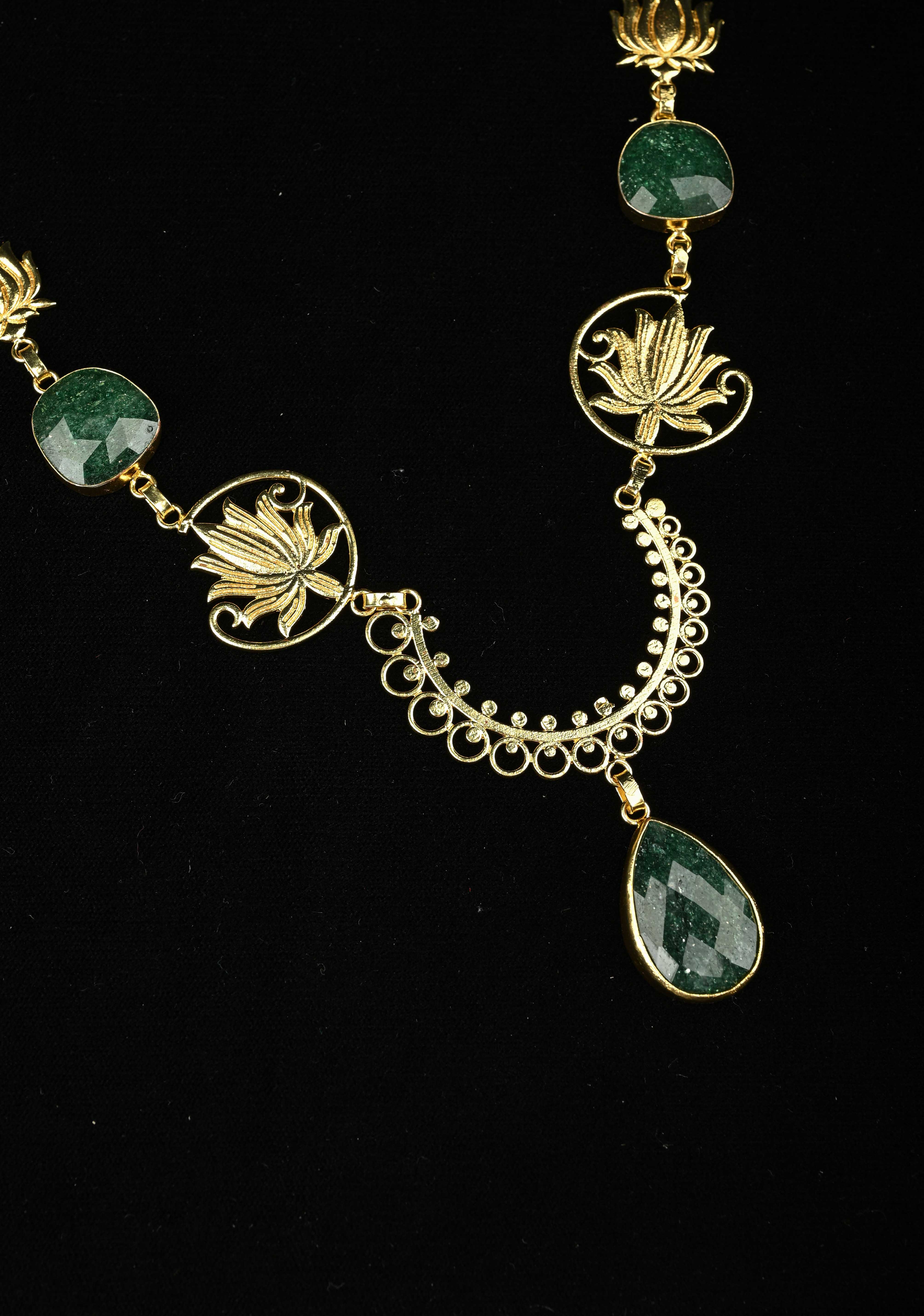 Green Ropada Chain Necklace and Lotus Motifs | Shobitam