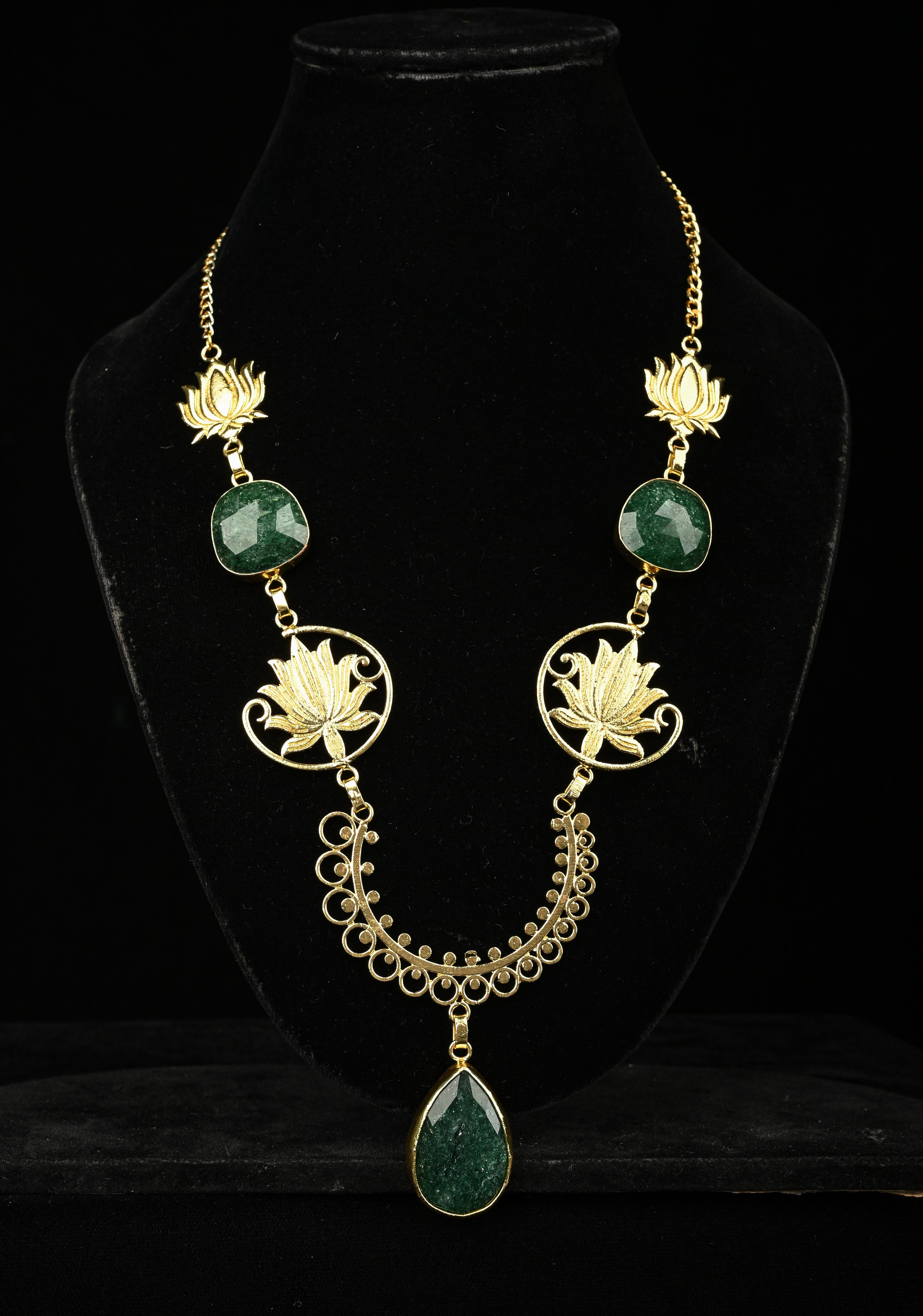 Green Ropada Chain Necklace and Lotus Motifs | Shobitam