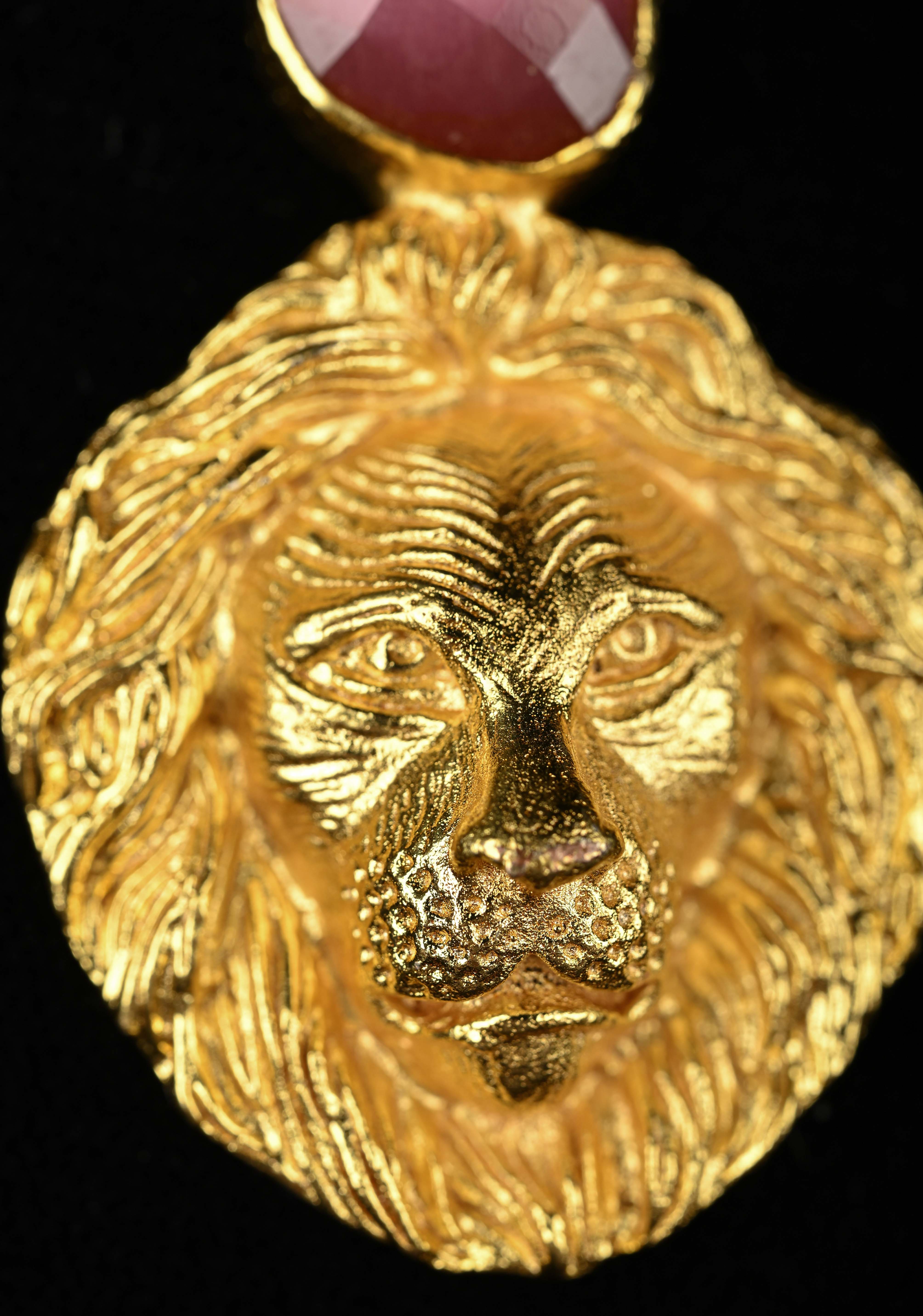 Monalisa Stone Lion Head Pendant Necklace | Shobitam