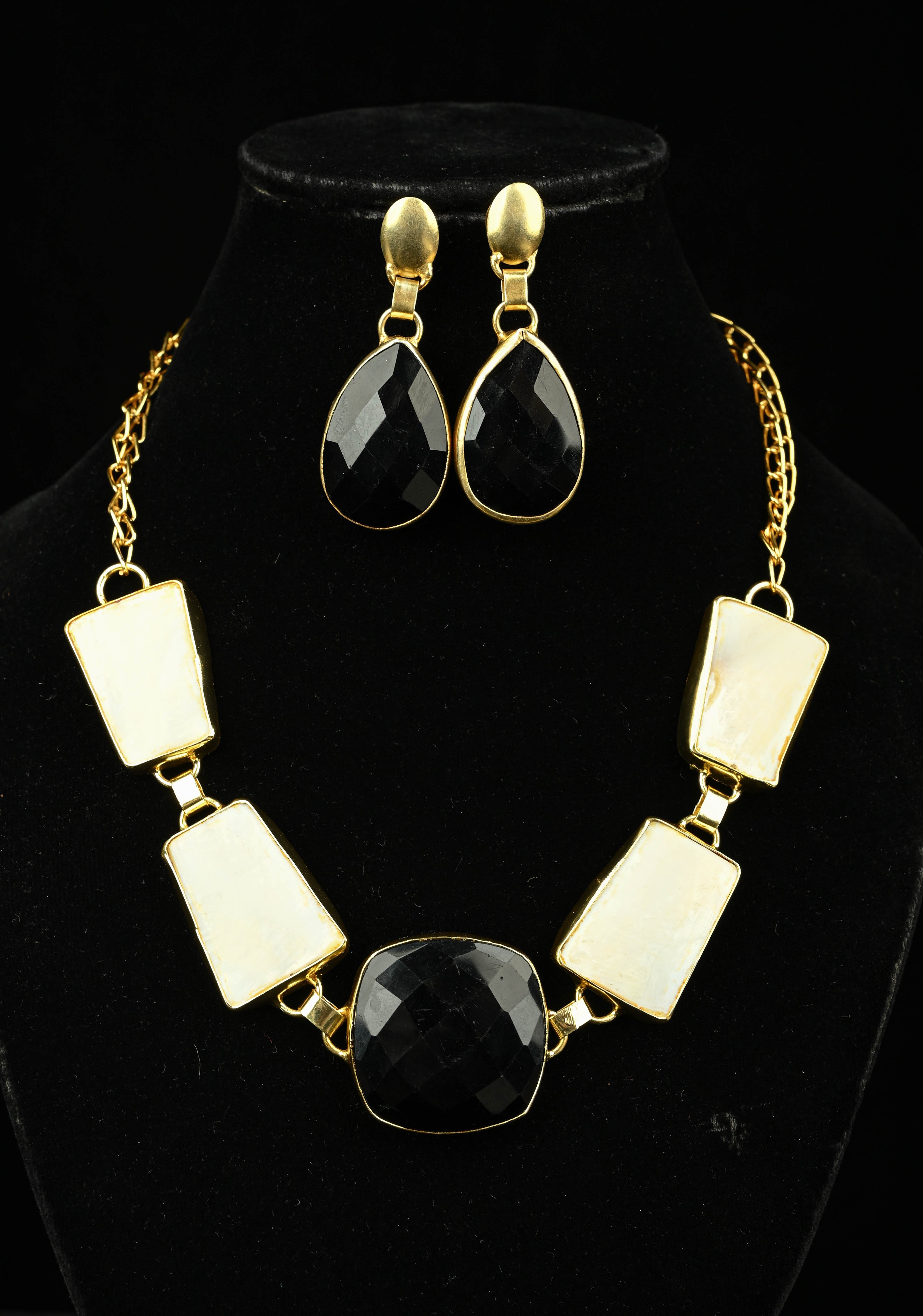 Mother of Pearls and Black Onyx Necklace and Earrings Set | Shobitam