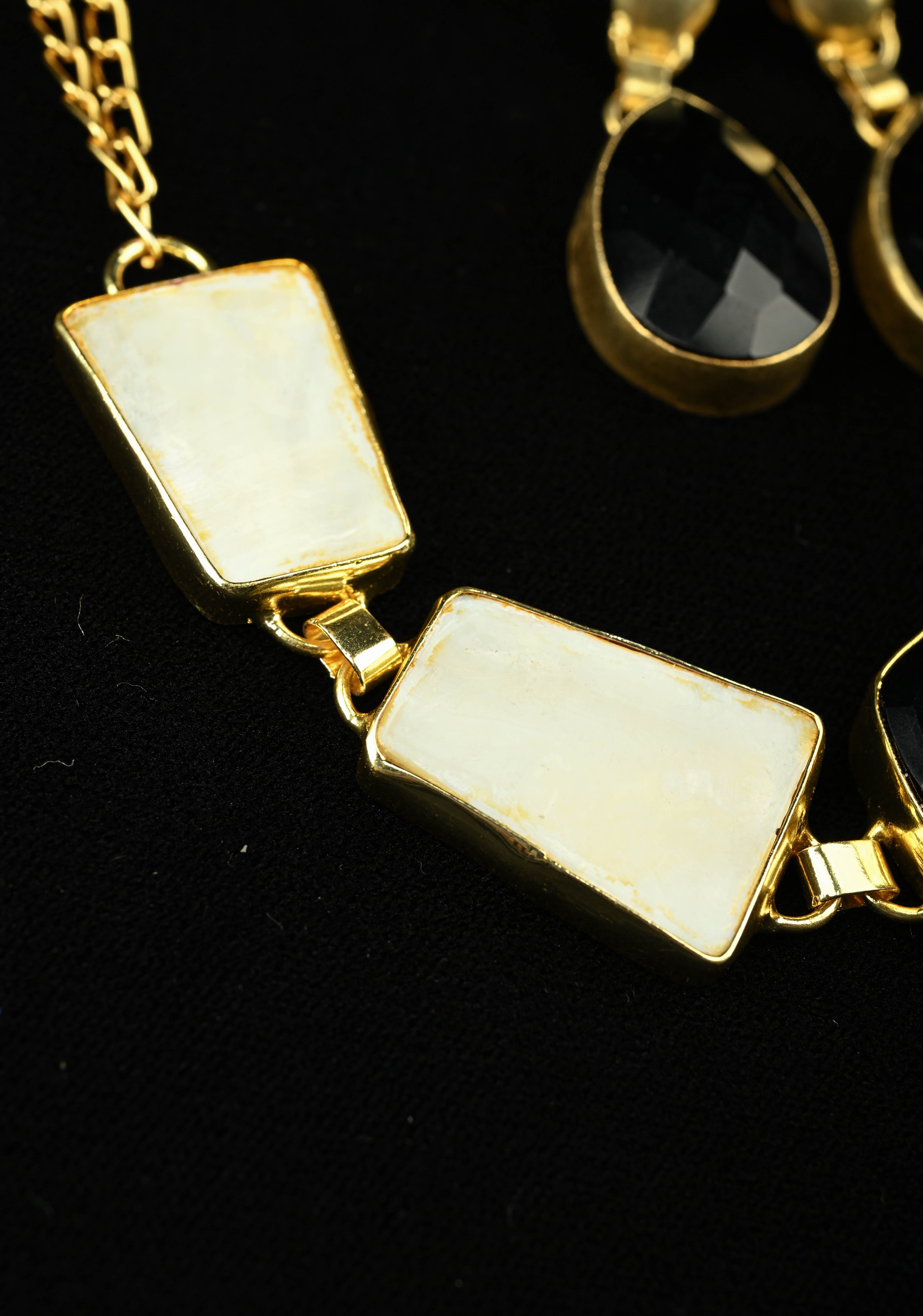 Mother of Pearls and Black Onyx Necklace and Earrings Set | Shobitam