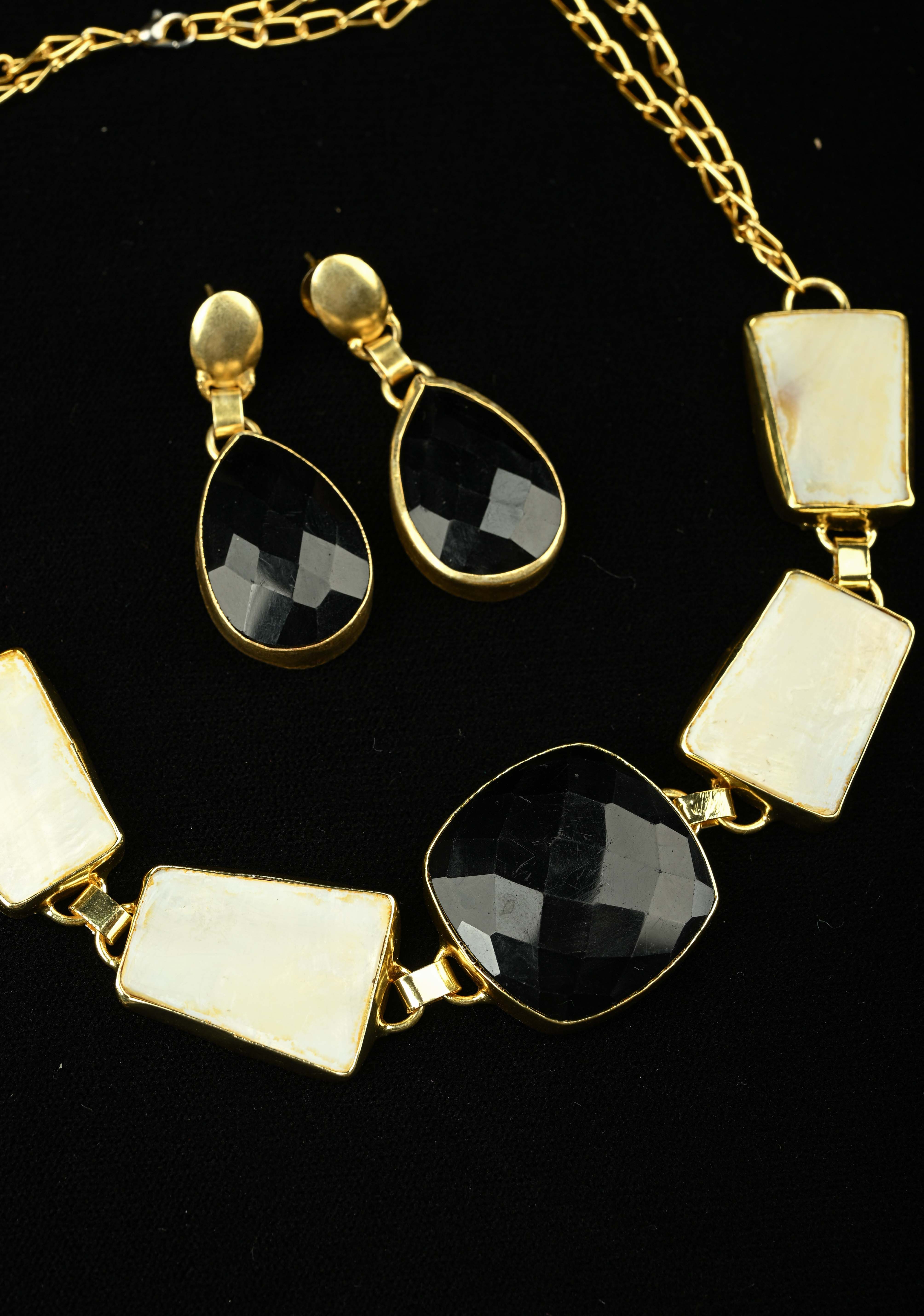Mother of Pearls and Black Onyx Necklace and Earrings Set | Shobitam