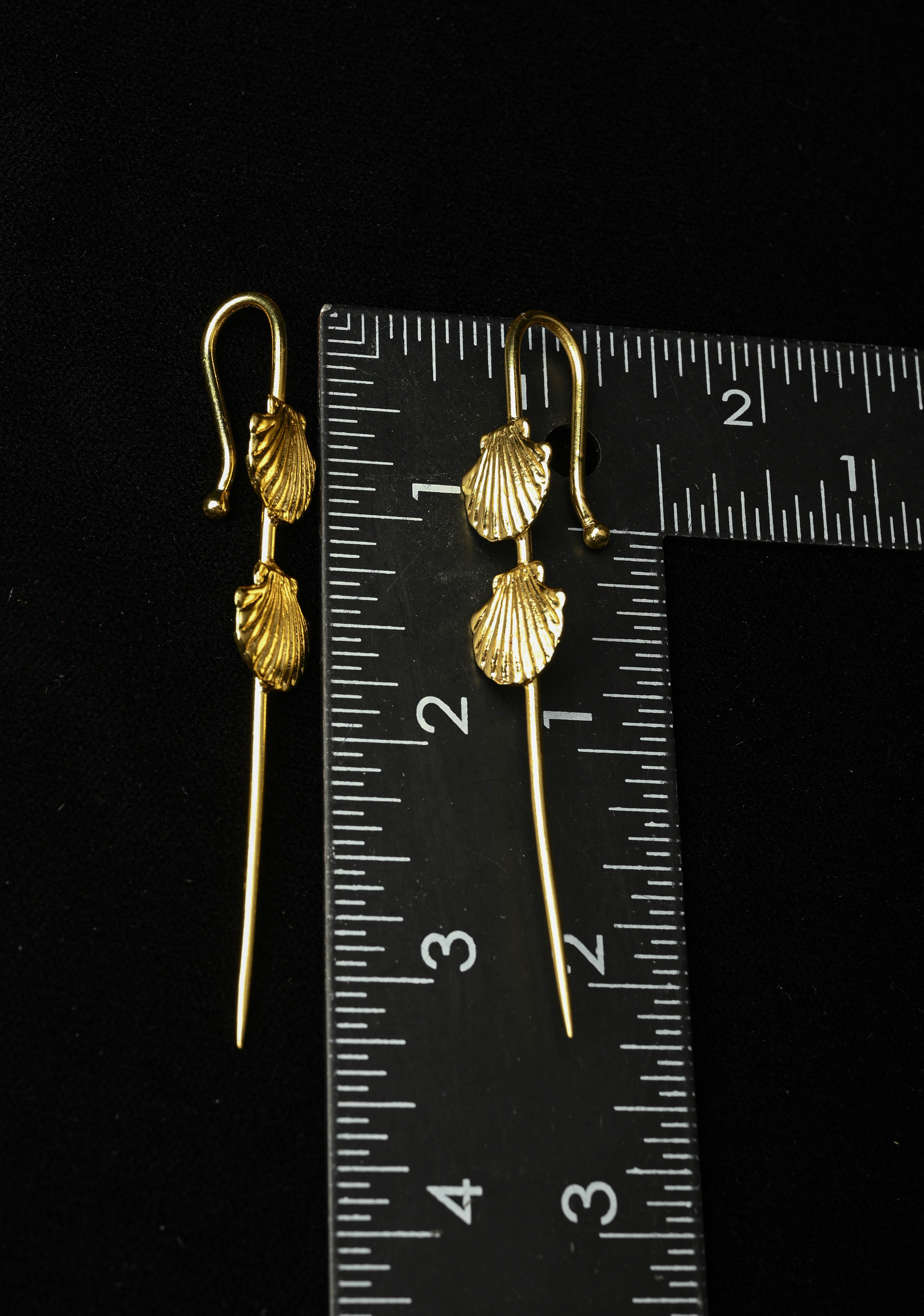 Sculpted Tiered Seashell Needle Ear Cuff | Shobitam