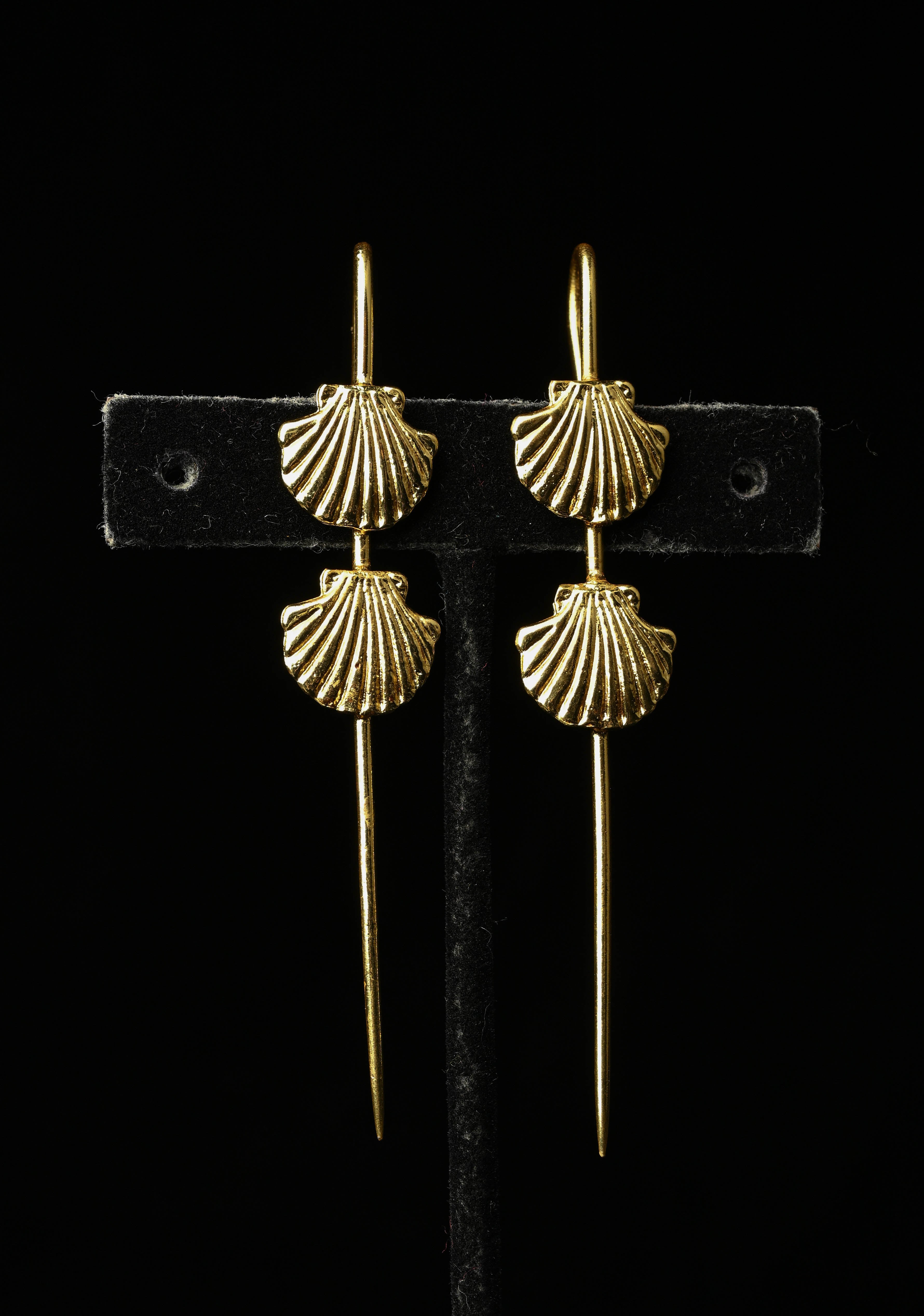 Sculpted Tiered Seashell Needle Ear Cuff | Shobitam