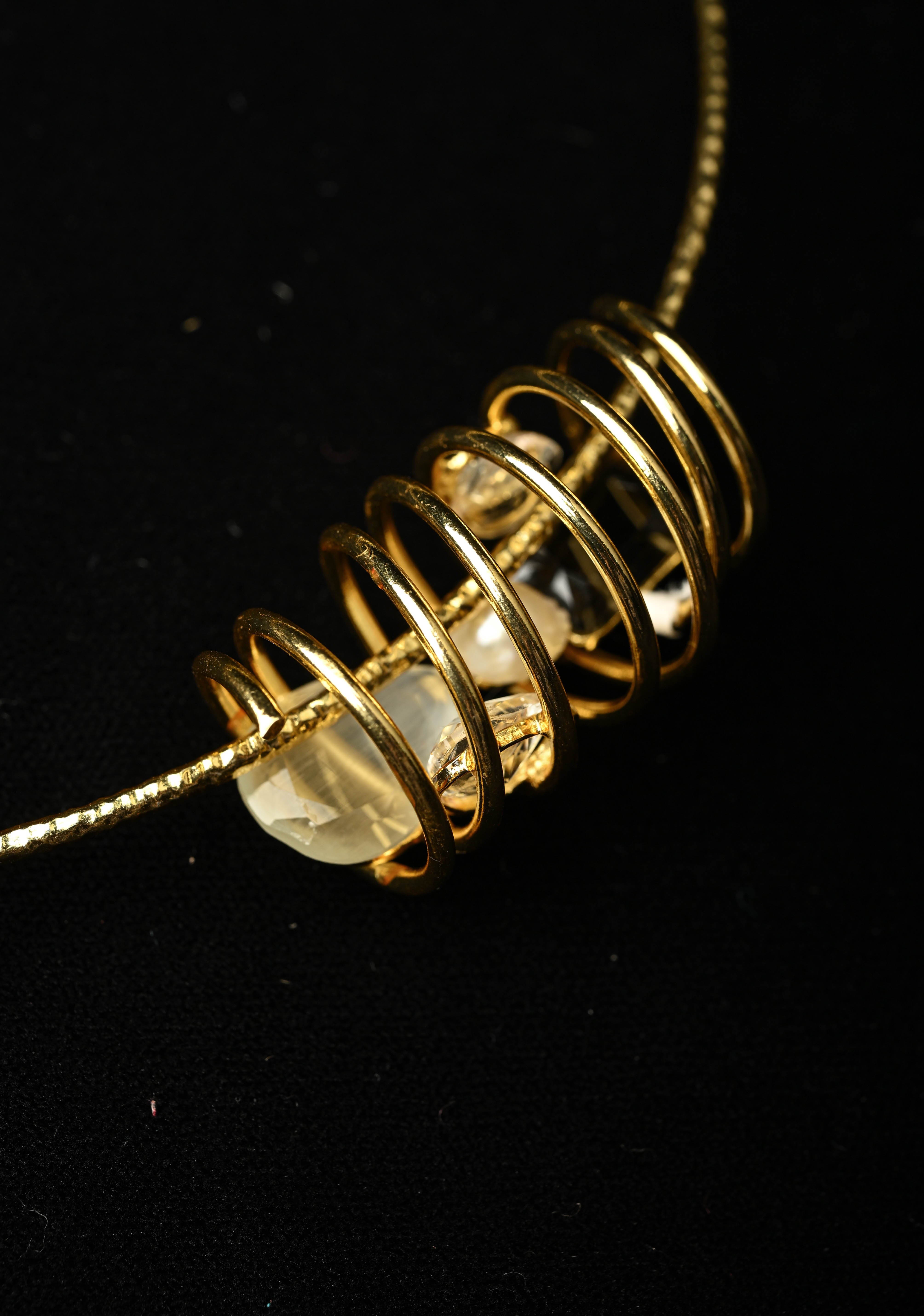 Hasli Necklace with Pearl and Monalisa Stones | Shobitam