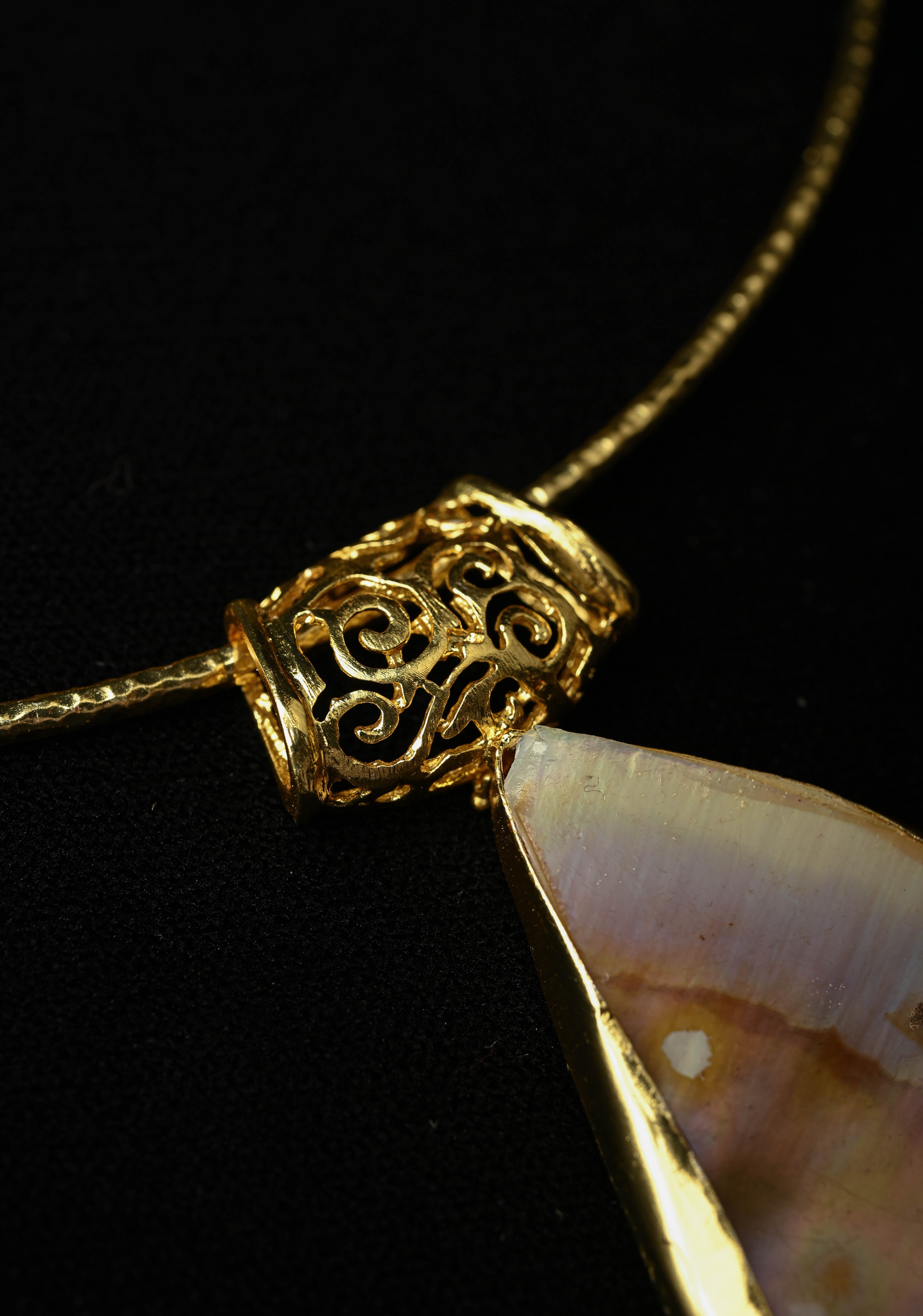 Hasli Necklace with Mother-of-Pearls Pendant | Shobitam