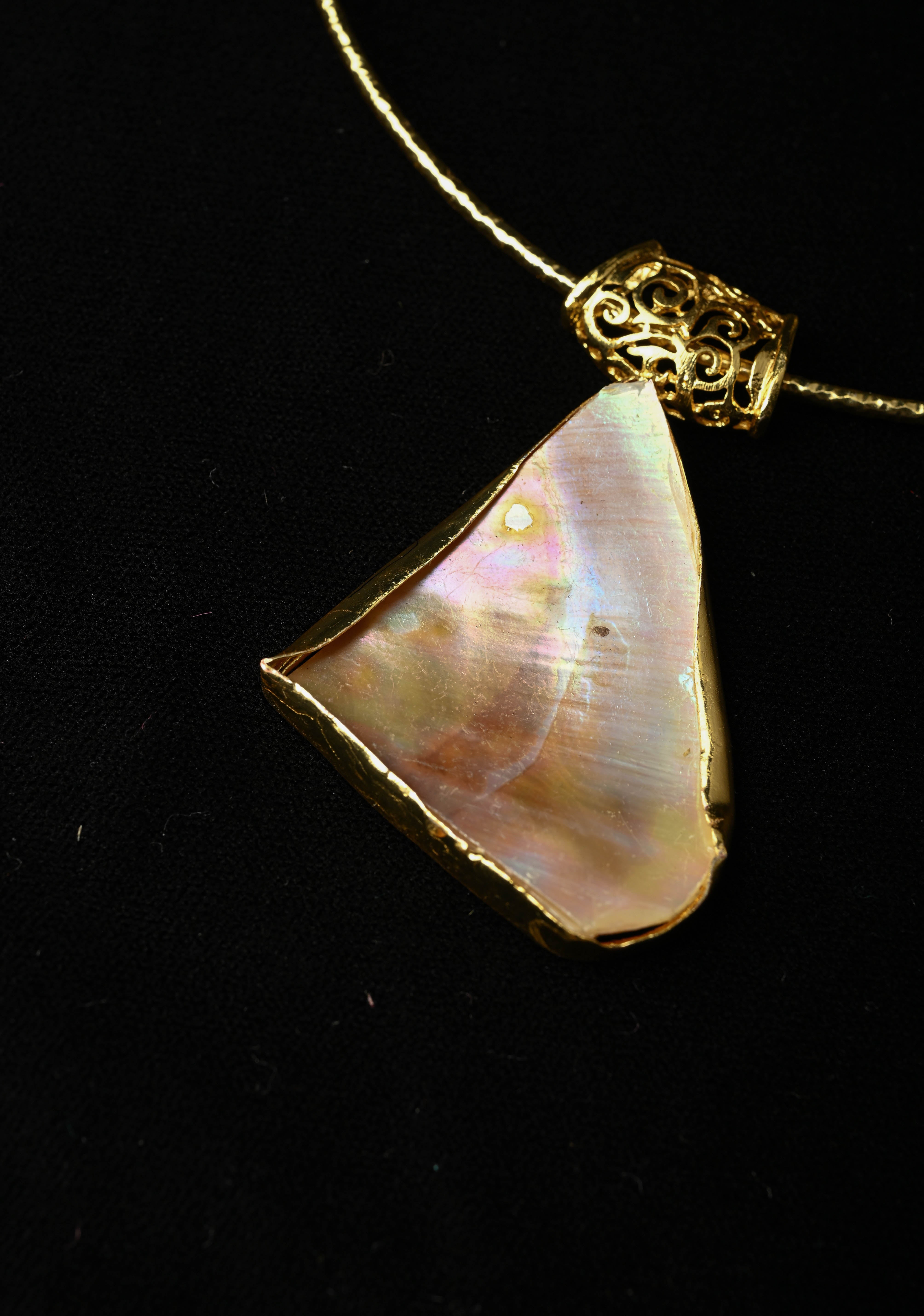 Hasli Necklace with Mother-of-Pearls Pendant | Shobitam