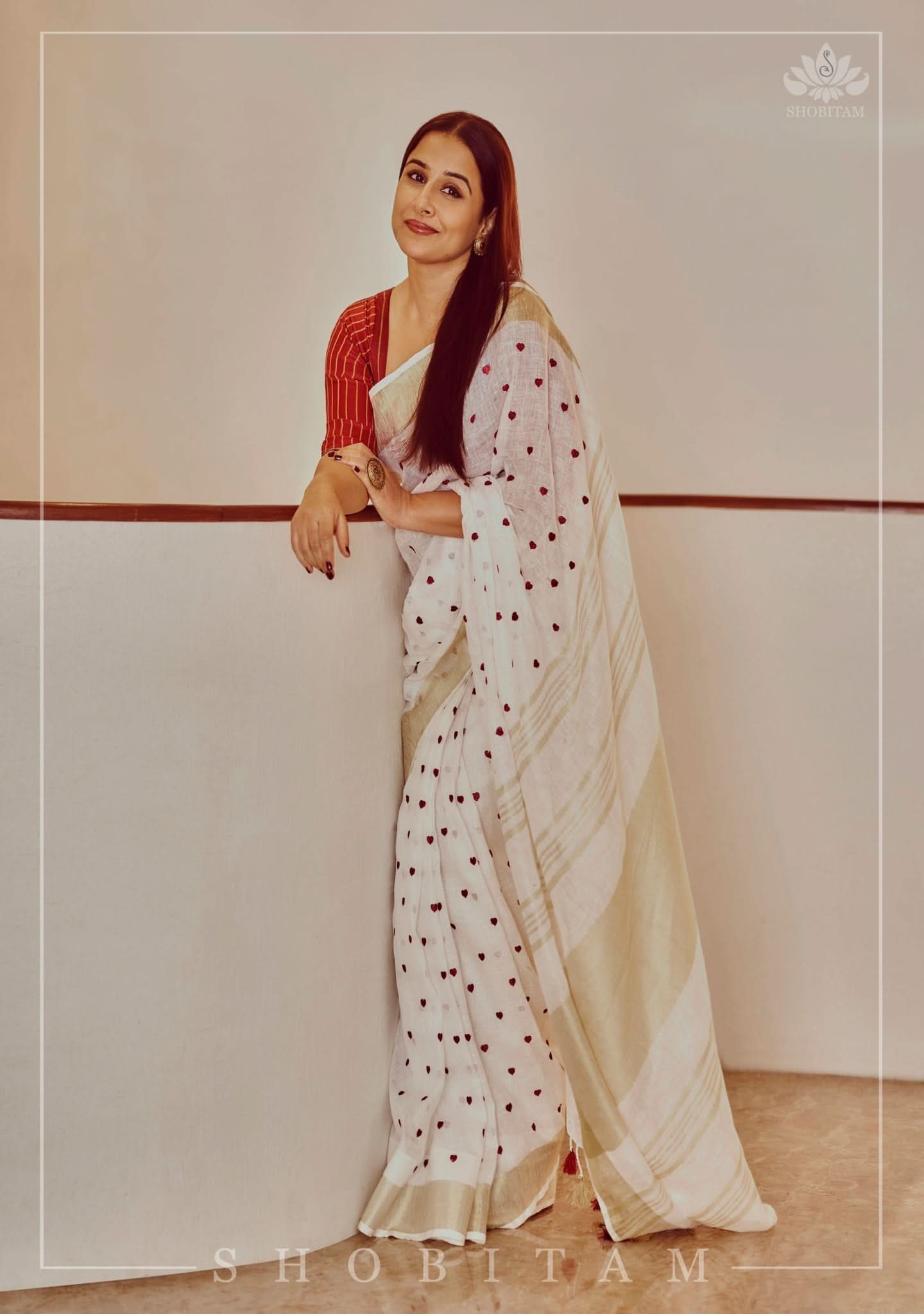 Vidya Balan Shobitam Exclusive Celebrity Loving Hearts Embroidered White Pure Linen Saree