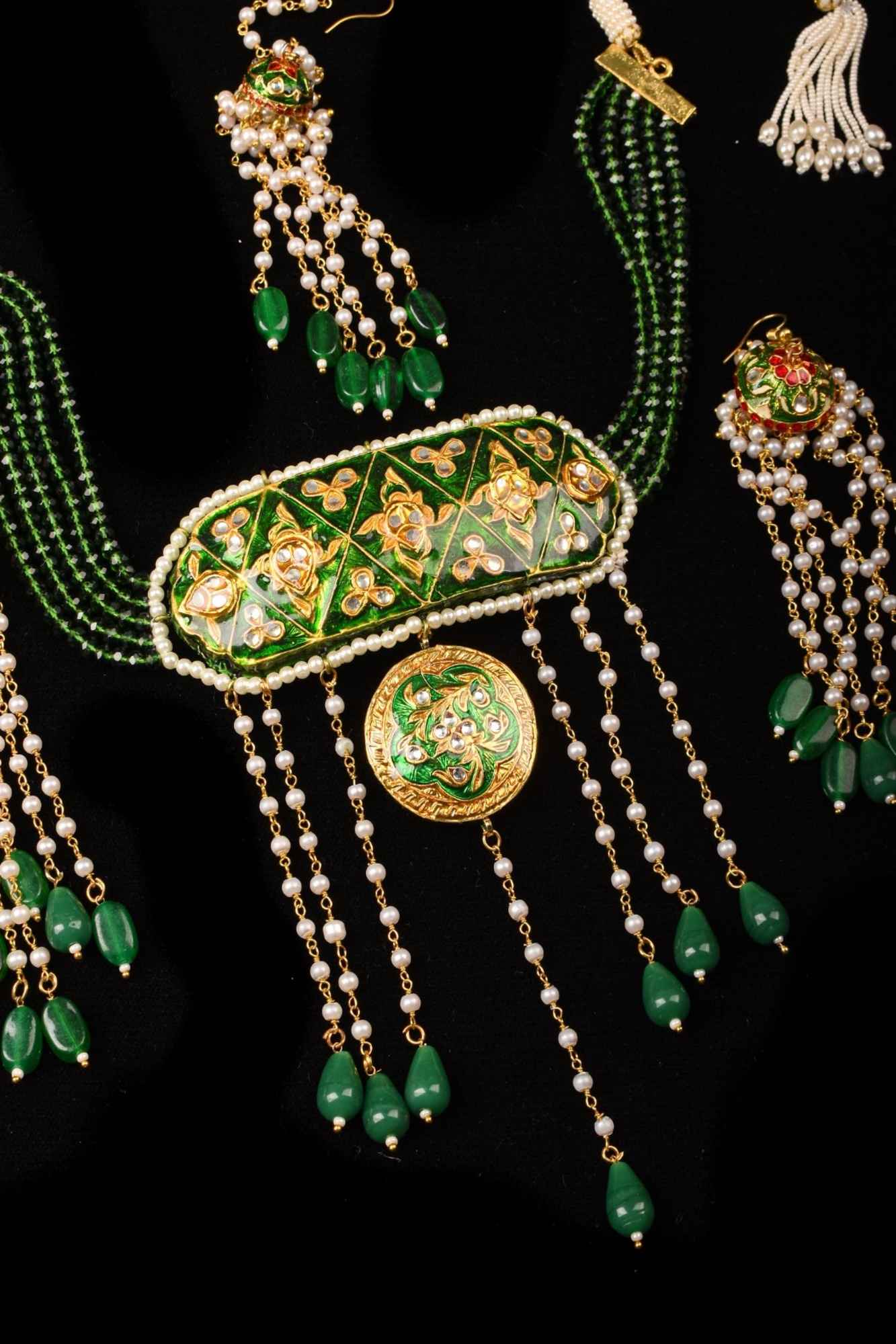 Green and Gold Lacquer Choker Set with Raindrop Design Danglings