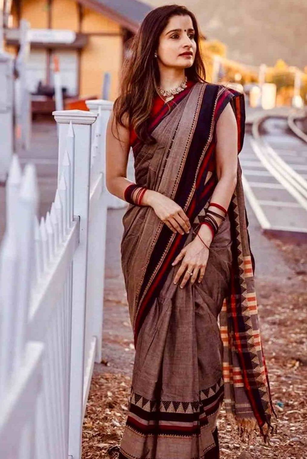 Pre Pleated Temple Border Woven Handloom Cotton Saree