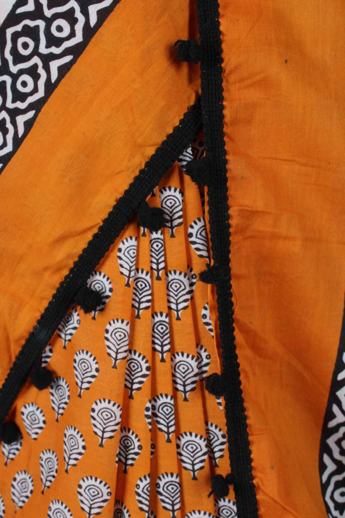 MUSTARD & BLACK SANGANERI COTTON MUL MUL PRINTED 1 MINUTE SAREE WITH POMPOM - Isadora Life Online Shopping Store