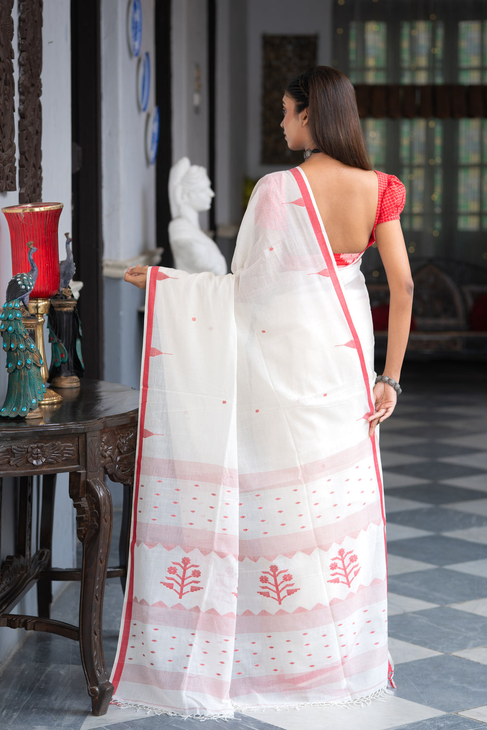 Handloom White Pure Cotton Laal Paar Jamdani Saree with Red Border | Shobitam