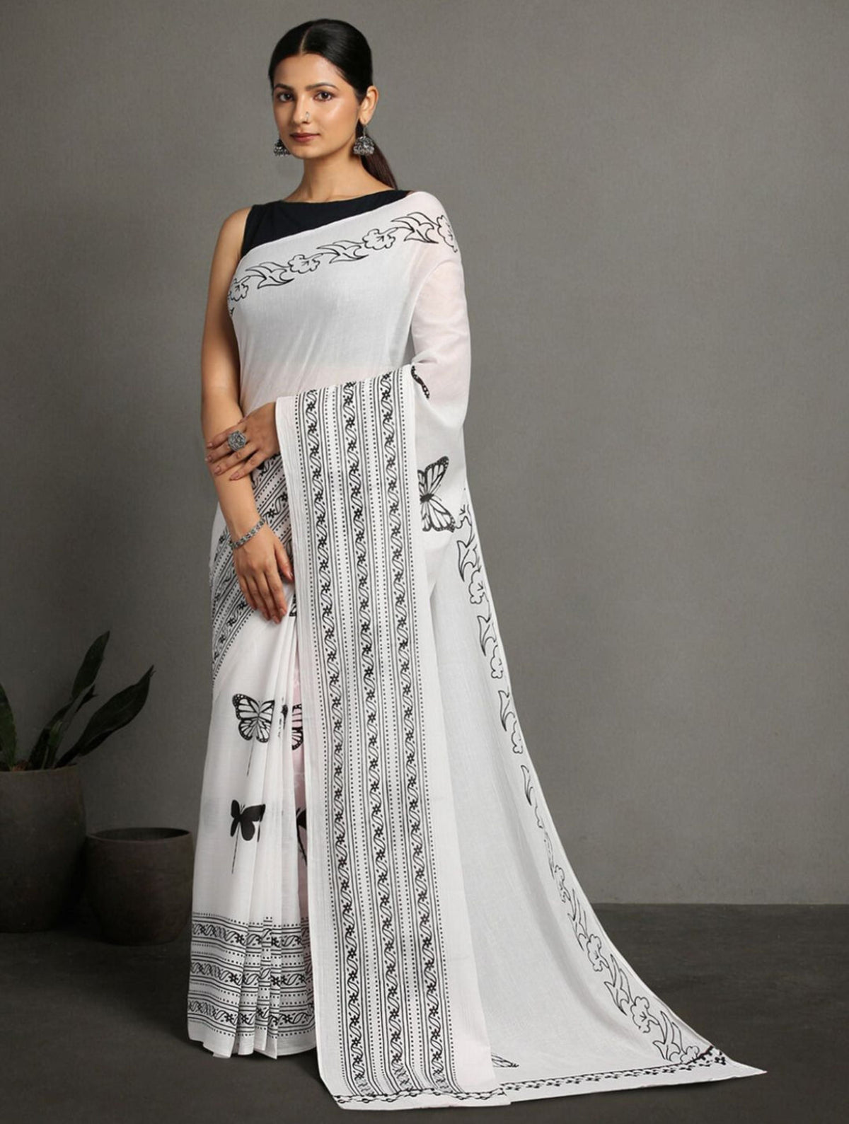 White Black Pure cotton Printed Saree with blouse piece | SHOBITAM