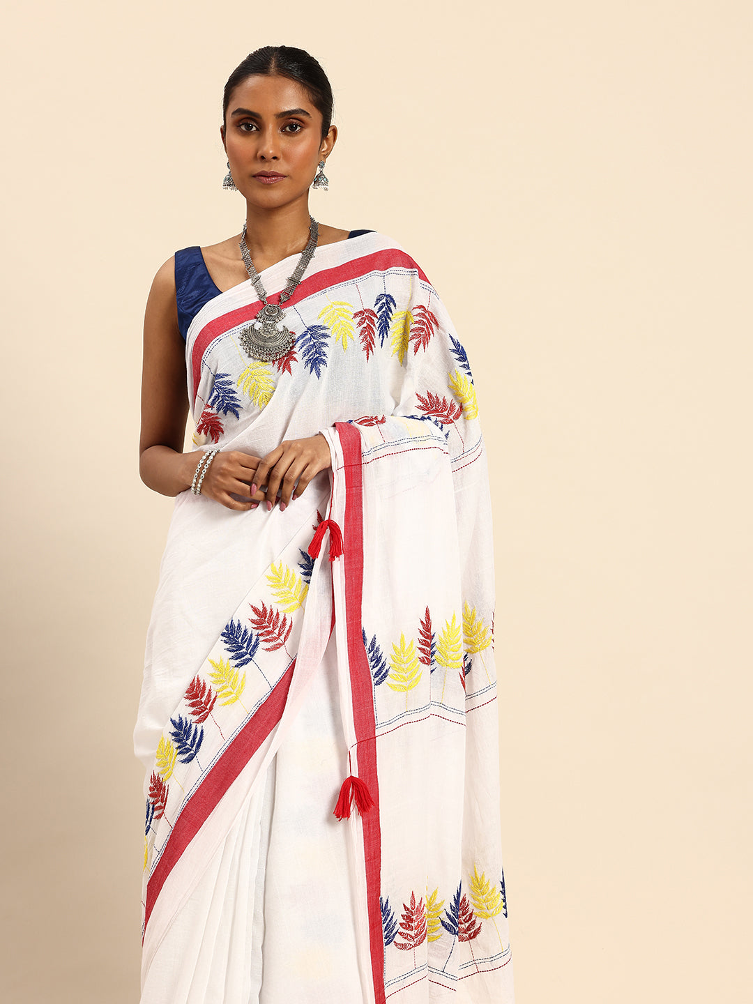 Handloom White Red Kantha Saree with Blouse piece | SHOBITAM