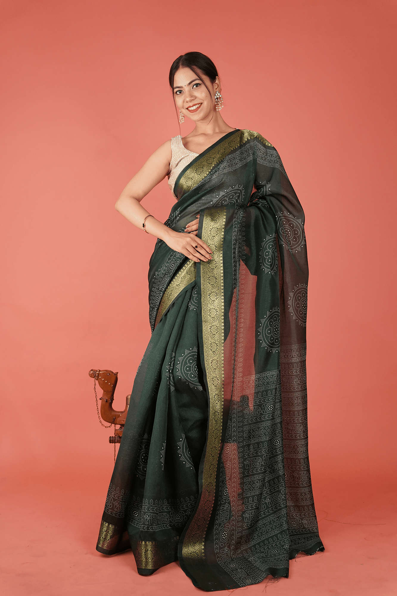 Buy Green Sarees for Women by Grancy Online | Ajio.com