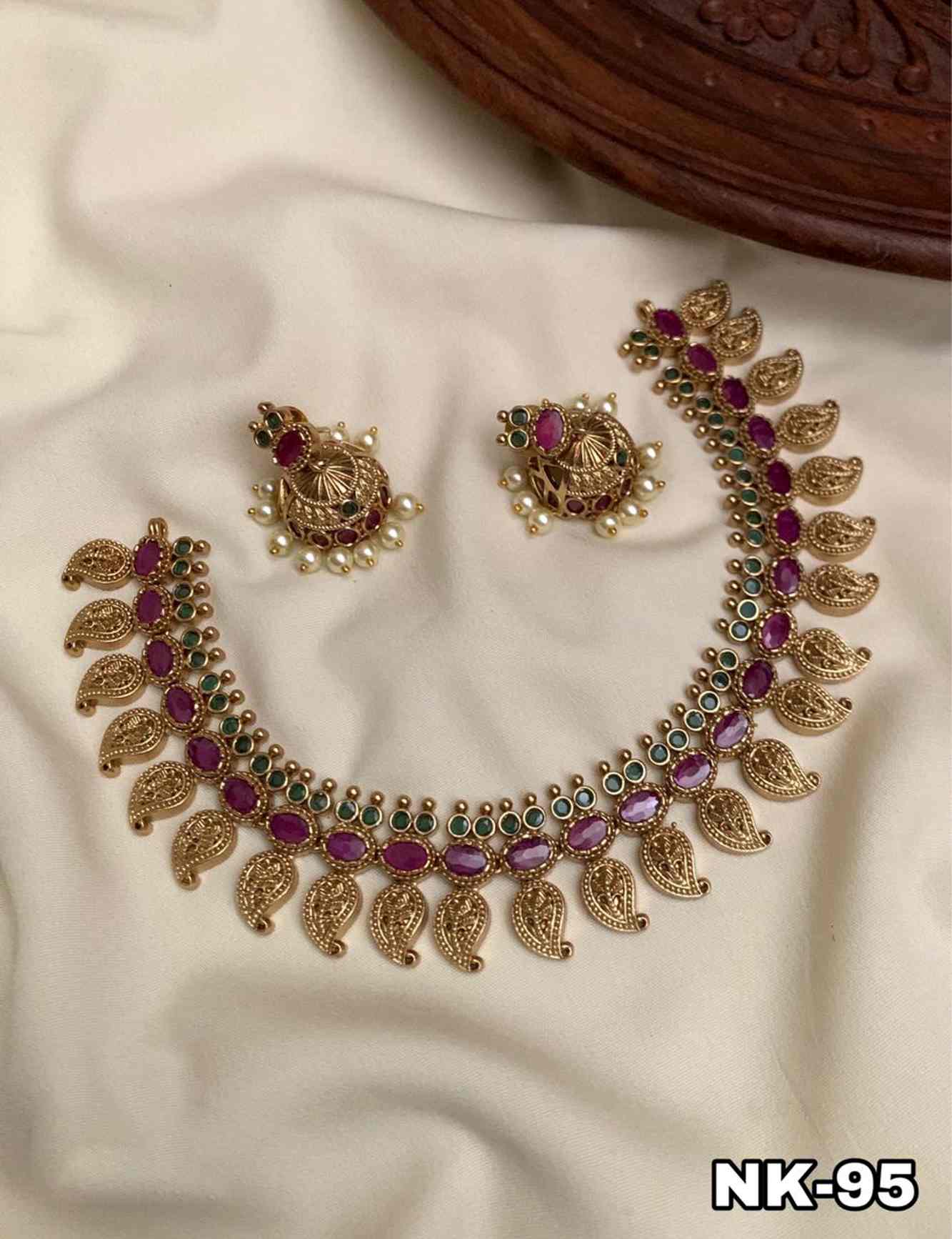 NEW TRENDZ KOTTAYAM GOLDEN NECKLACE SET WITH EARRING