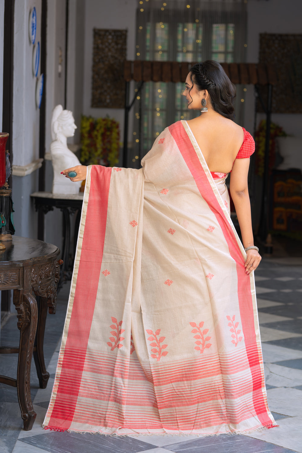 Handloom Beige & Red Cotton Zari Jamdani Saree | Shobitam