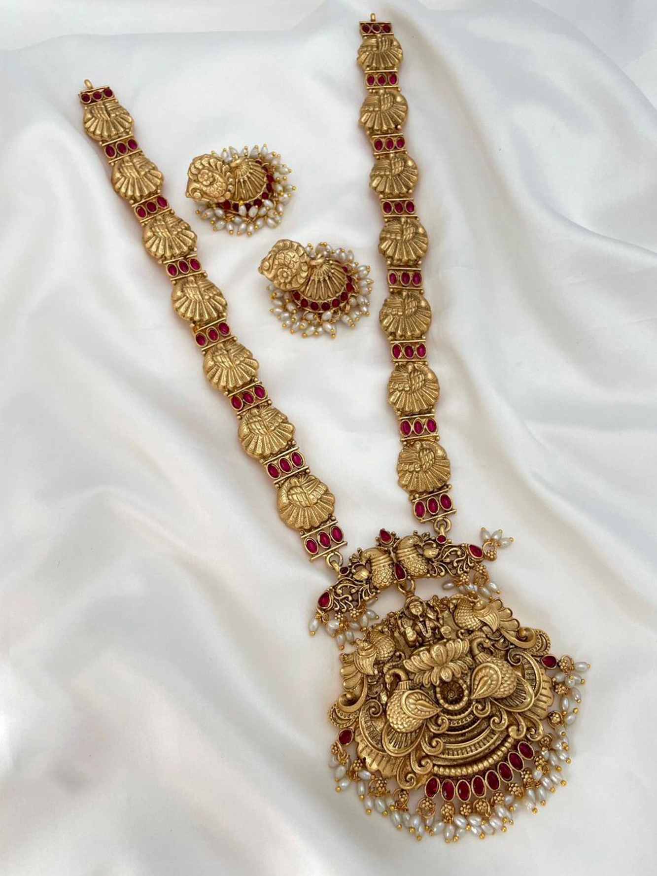 Stylish Traditional Gold-Plated Artificial Stones and Beads Handcrafted Temple Necklace with Earrings Jewellery Set