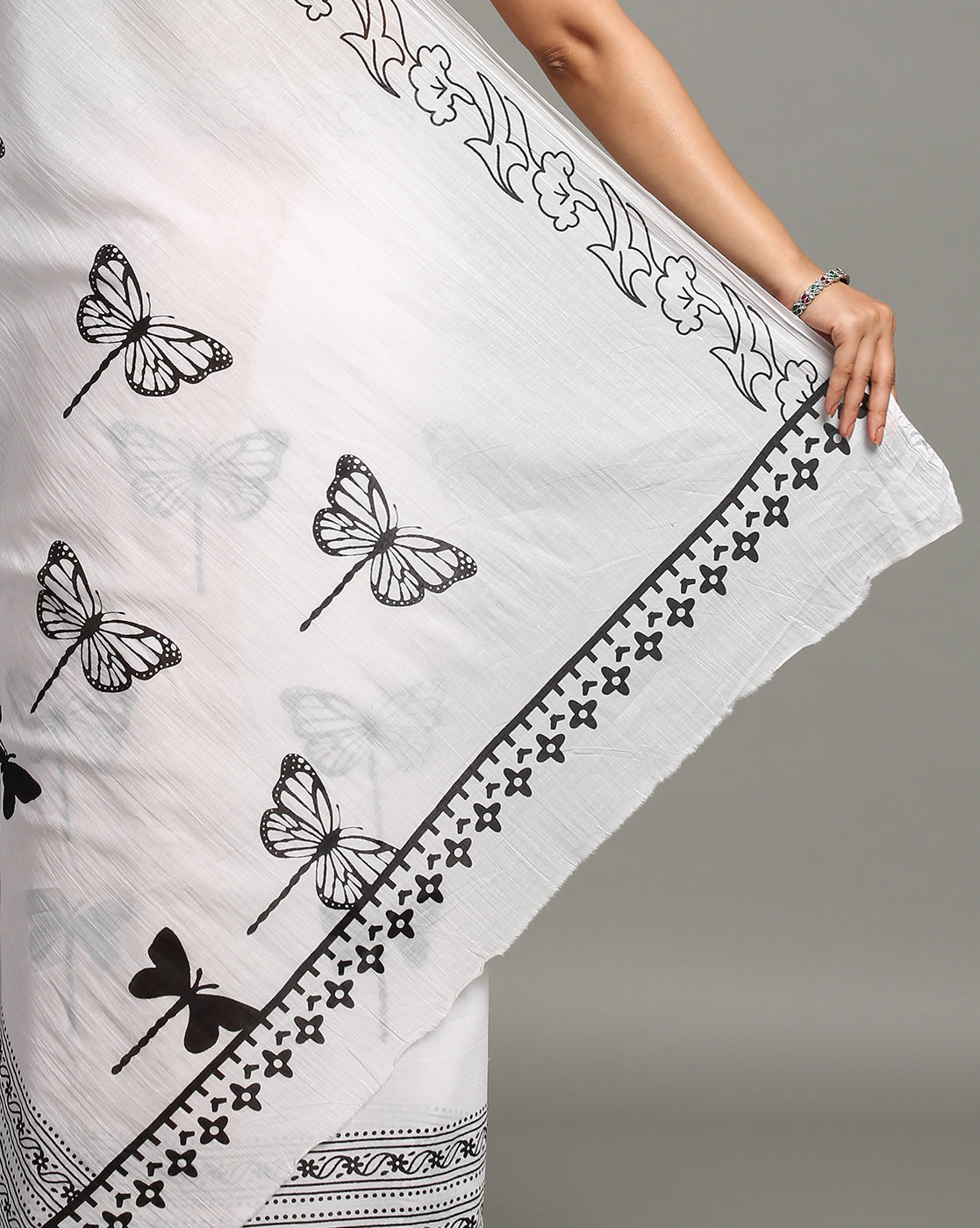 White Black Pure cotton Printed Saree with blouse piece | SHOBITAM