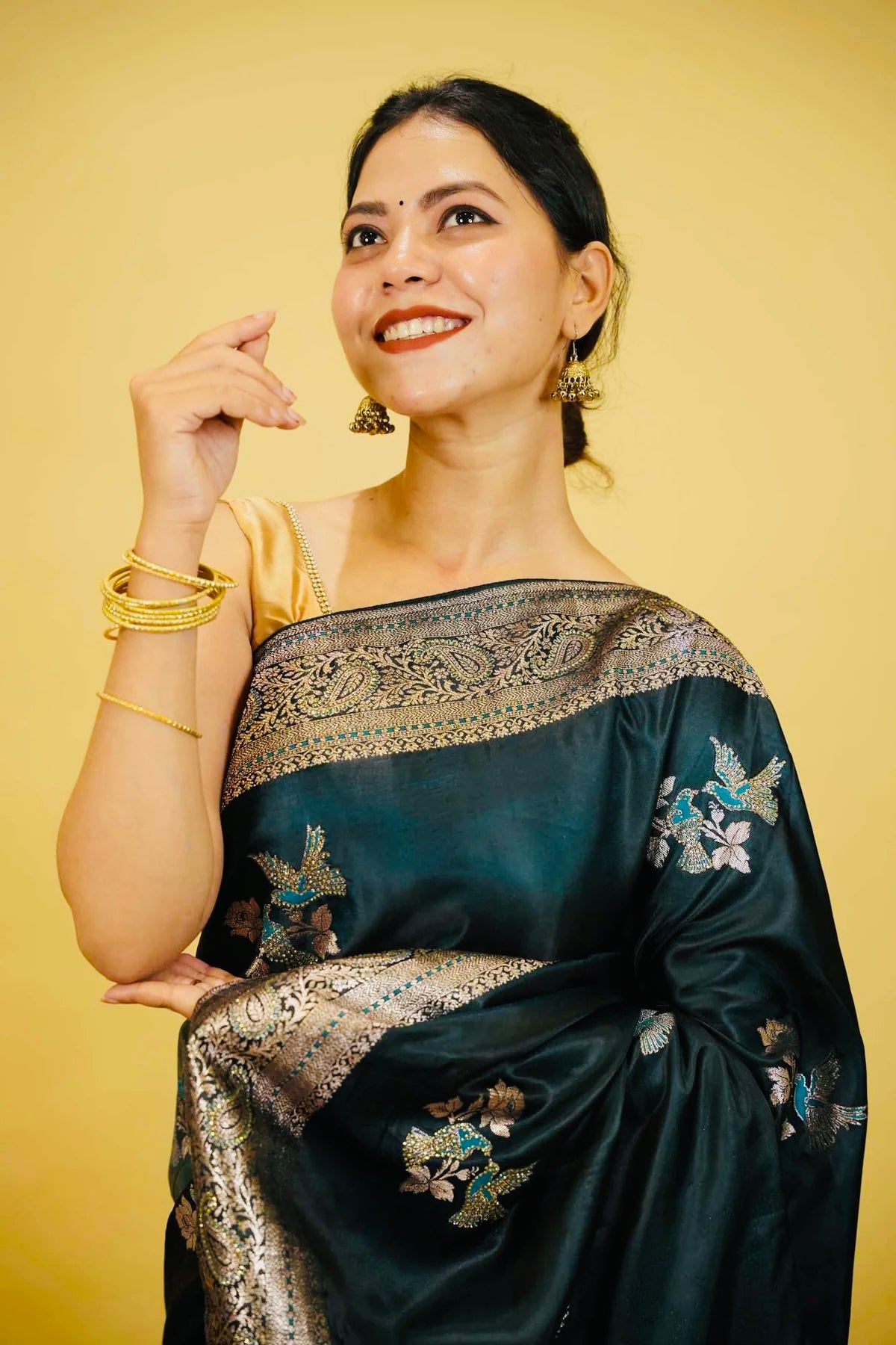 Antique Zari woven border with Pakshi Weave Banarasi prestitched saree