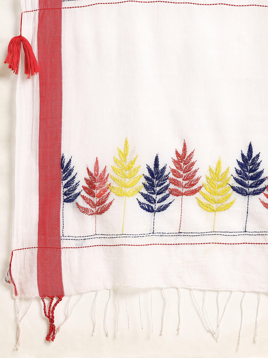 Handloom White Red Kantha Saree with Blouse piece | SHOBITAM