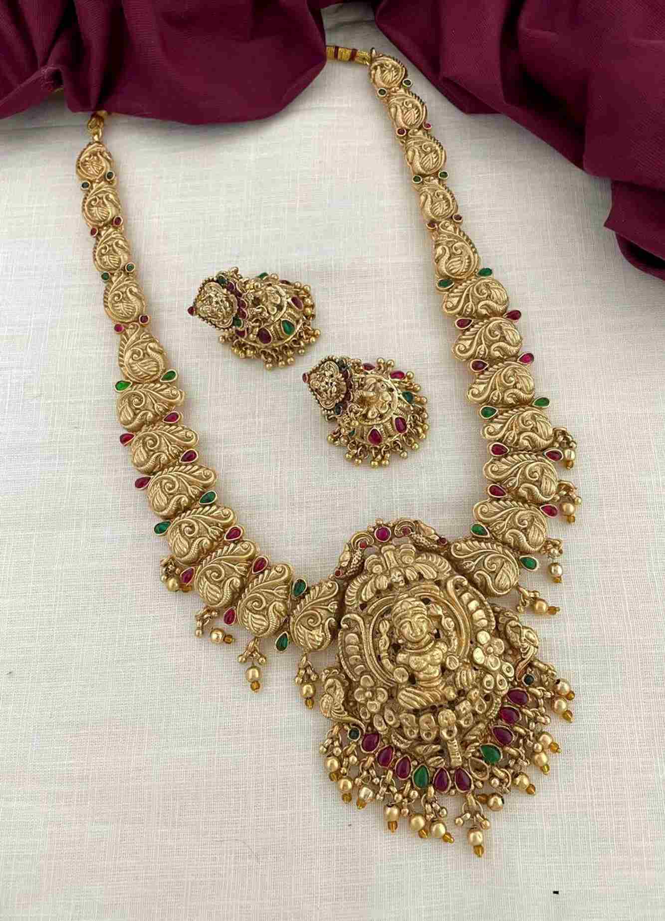 Traditional Temple Jewelry Set Antique Necklace Set With Earrings & Contrast Green or red Pearl